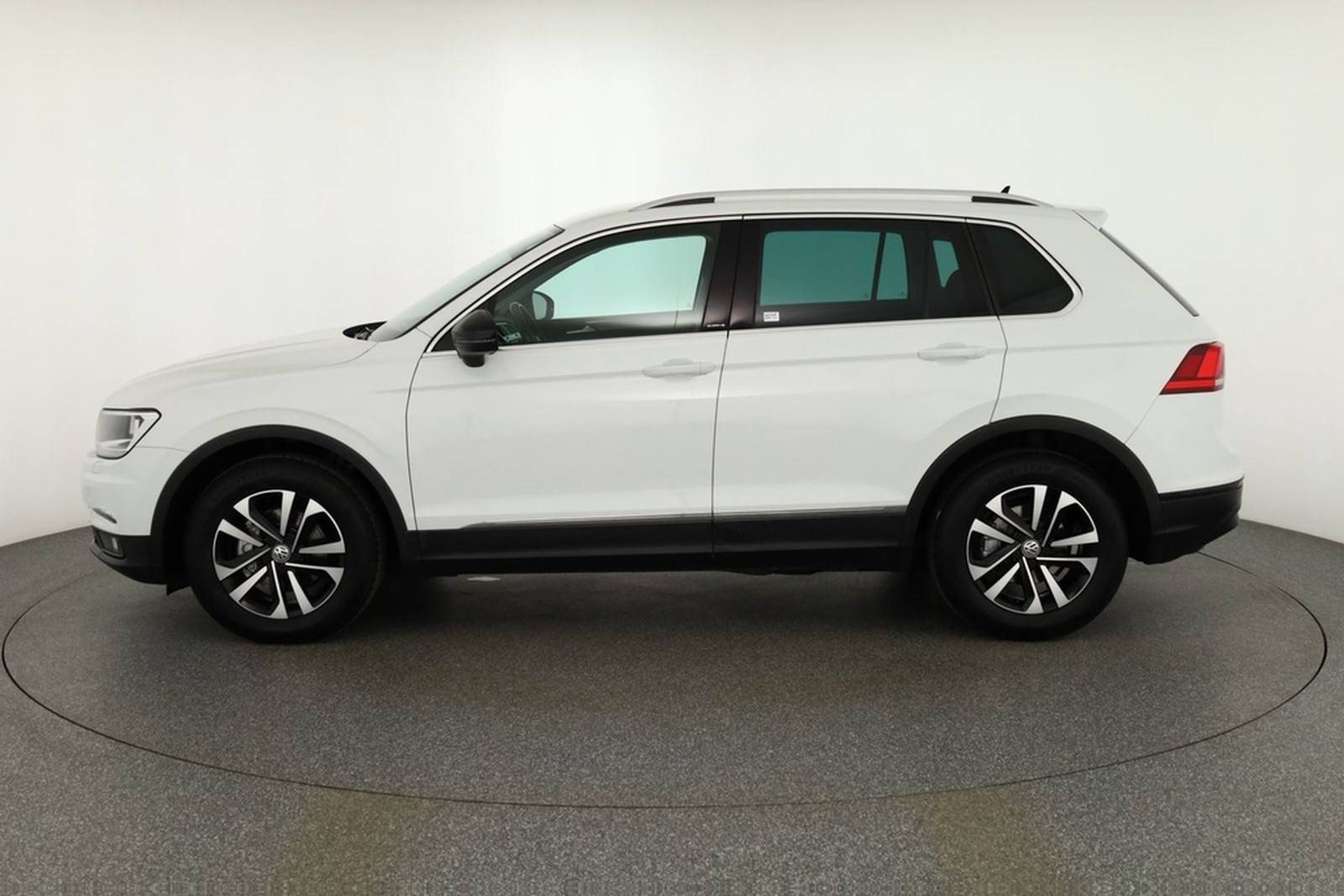 Volkswagen Tiguan 1.5 TSI IQ.DRIVE Navi ACC Sitzheizung PDC foto 2