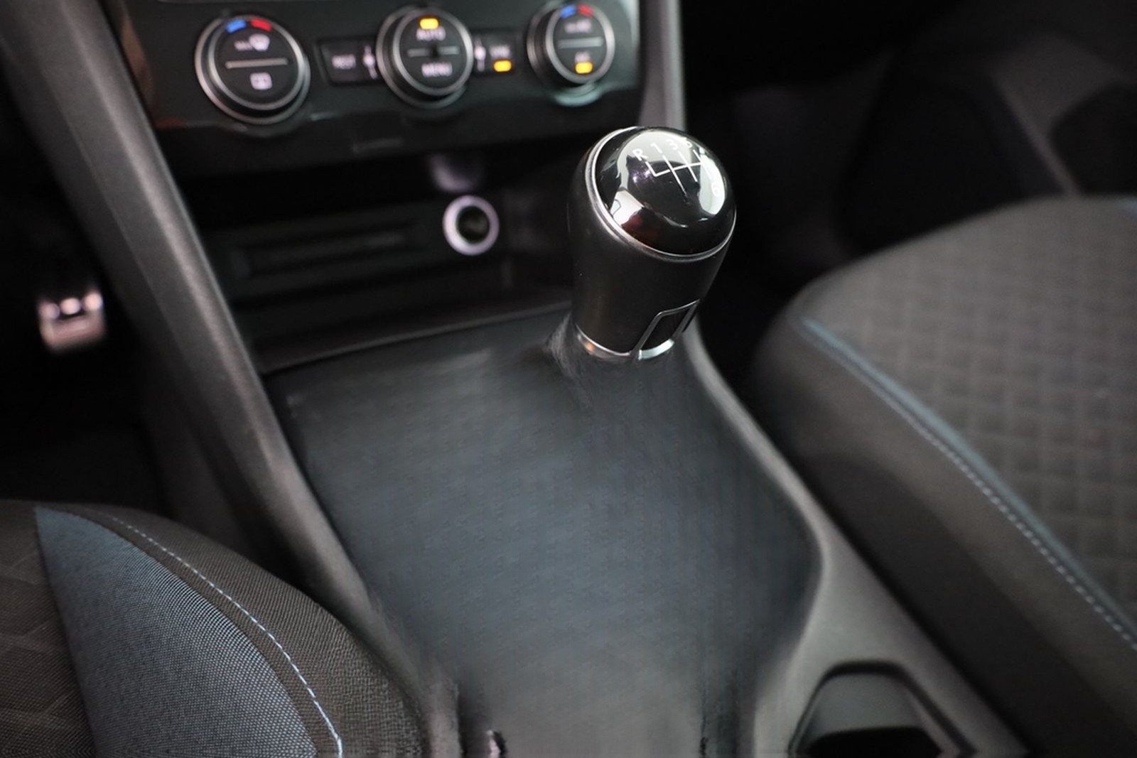 Volkswagen Tiguan 1.5 TSI IQ.DRIVE Navi ACC Sitzheizung PDC foto 14