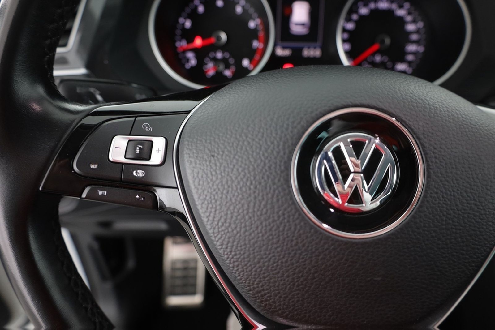 Volkswagen Tiguan 1.5 TSI IQ.DRIVE Navi ACC Sitzheizung PDC foto 16