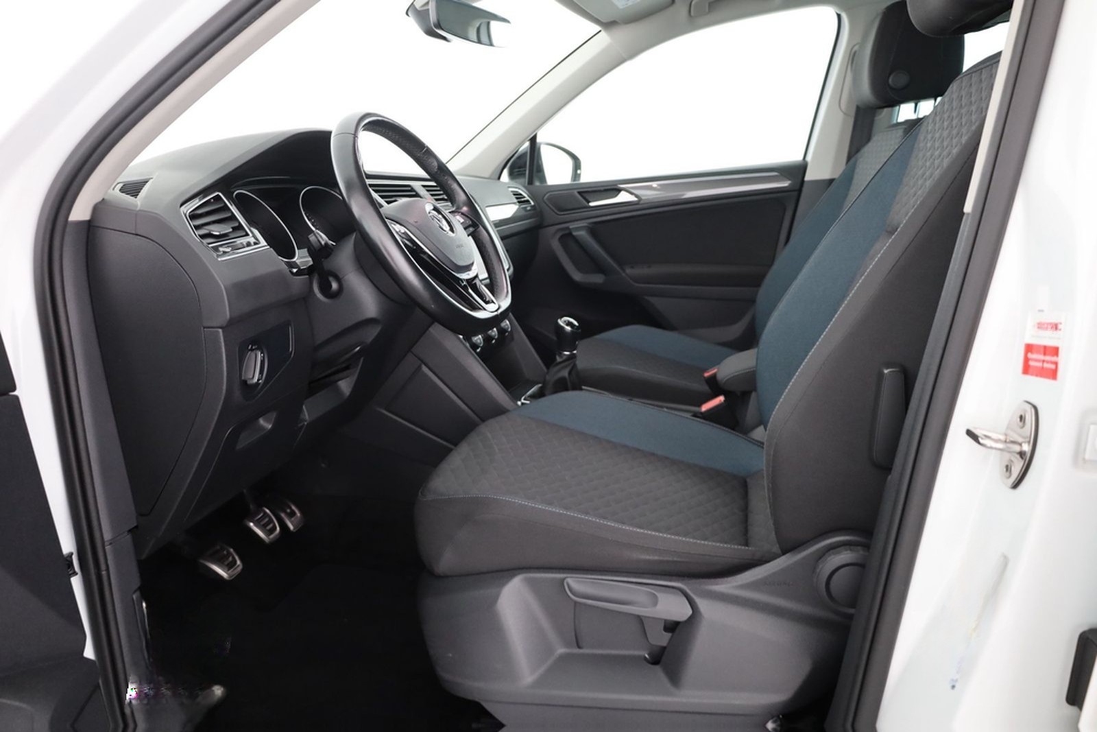 Volkswagen Tiguan 1.5 TSI IQ.DRIVE Navi ACC Sitzheizung PDC foto 23