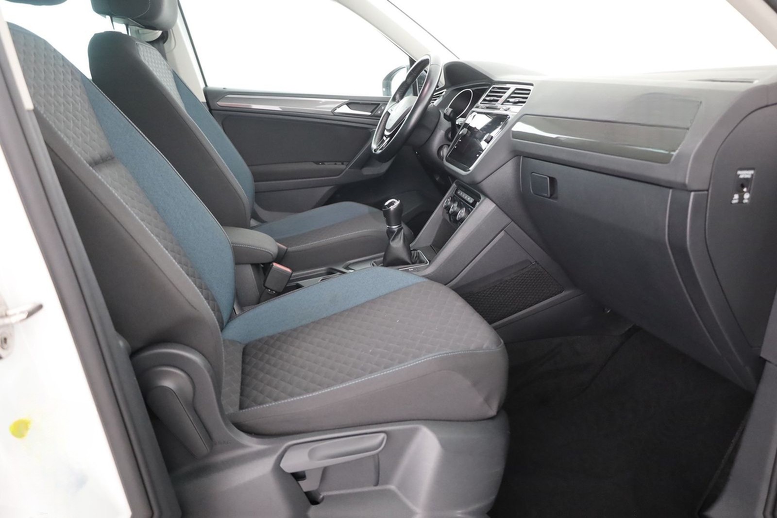 Volkswagen Tiguan 1.5 TSI IQ.DRIVE Navi ACC Sitzheizung PDC foto 24