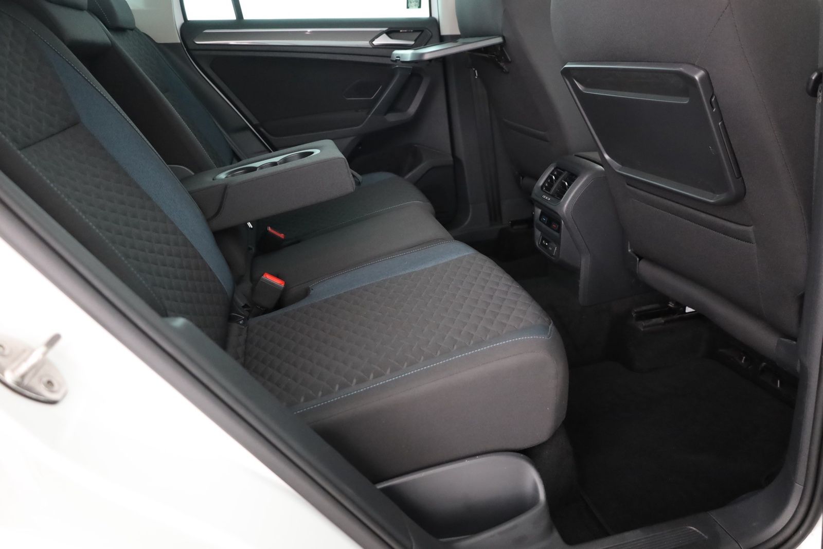 Volkswagen Tiguan 1.5 TSI IQ.DRIVE Navi ACC Sitzheizung PDC foto 25