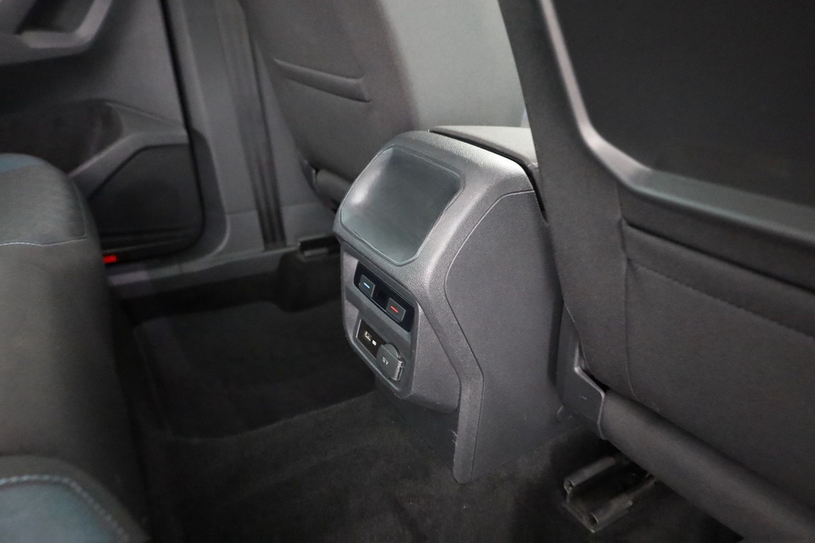 Volkswagen Tiguan 1.5 TSI IQ.DRIVE Navi ACC Sitzheizung PDC foto 30
