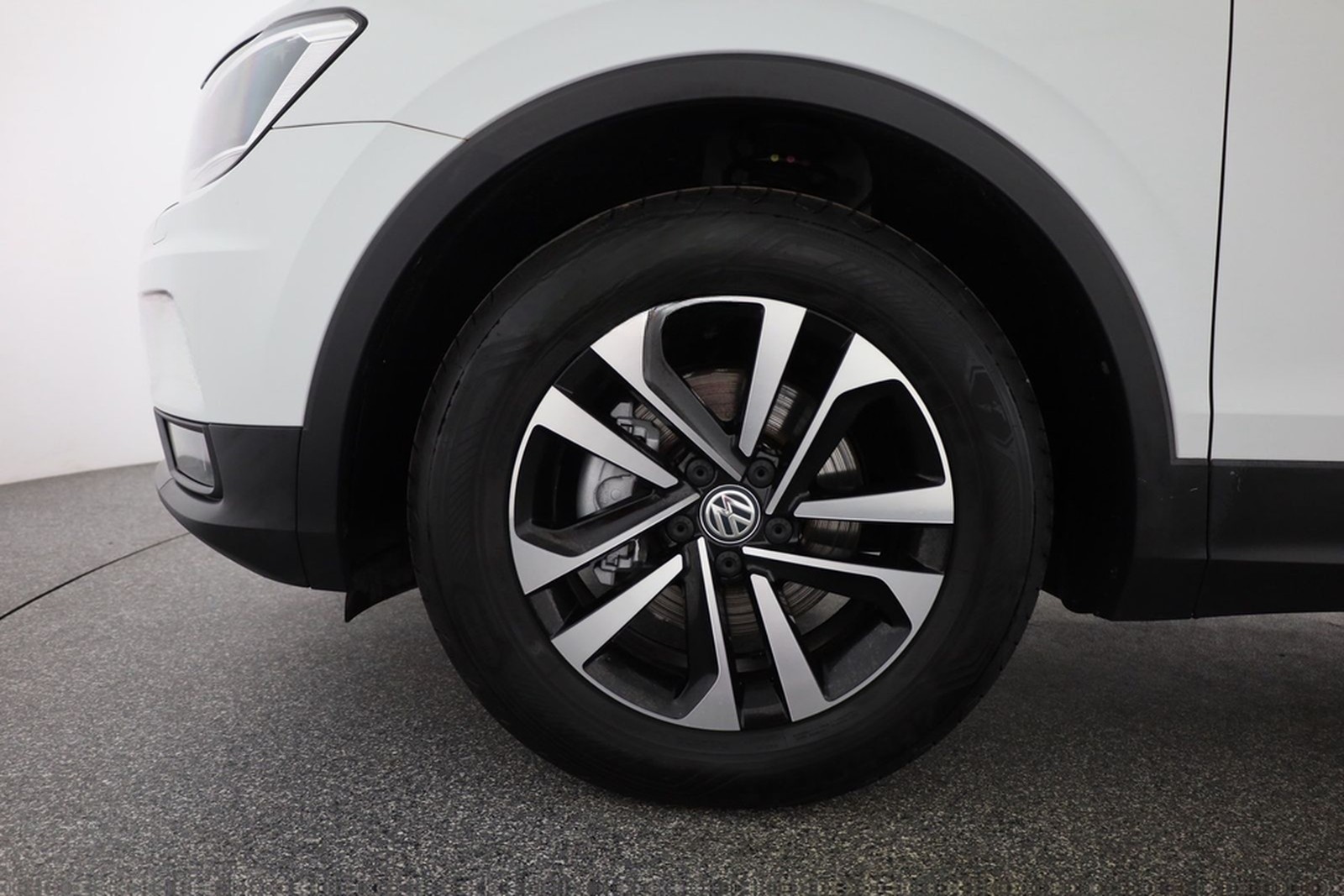Volkswagen Tiguan 1.5 TSI IQ.DRIVE Navi ACC Sitzheizung PDC foto 33