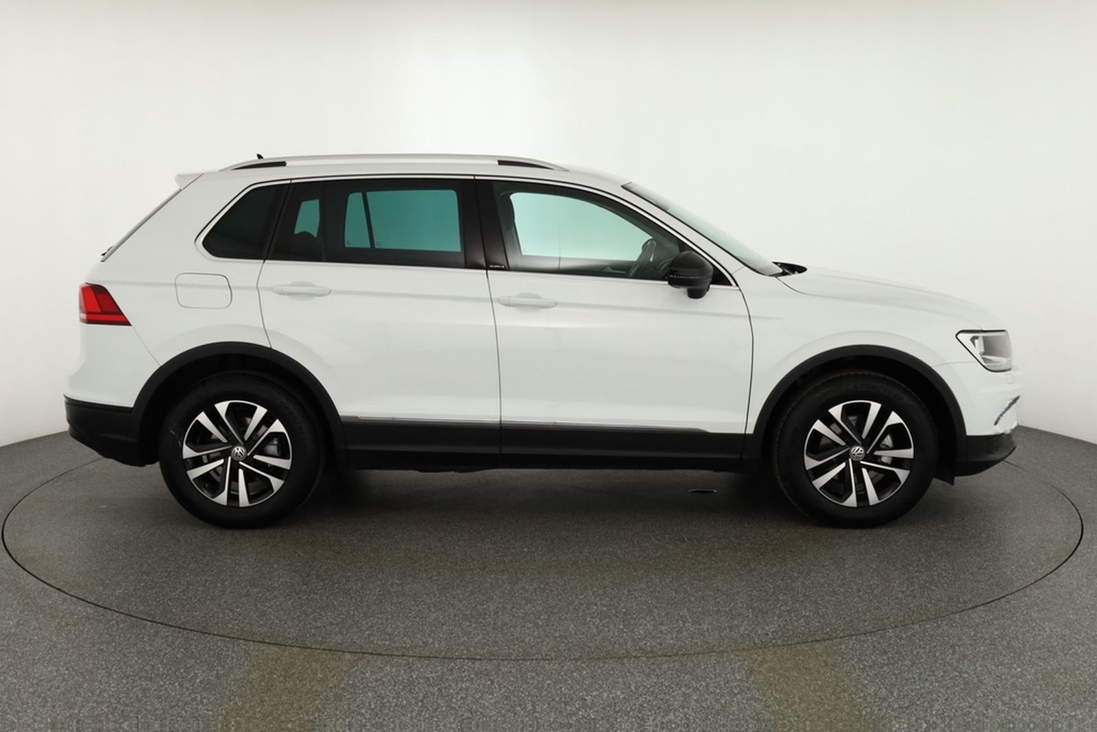 Volkswagen Tiguan 1.5 TSI IQ.DRIVE Navi ACC Sitzheizung PDC foto 6