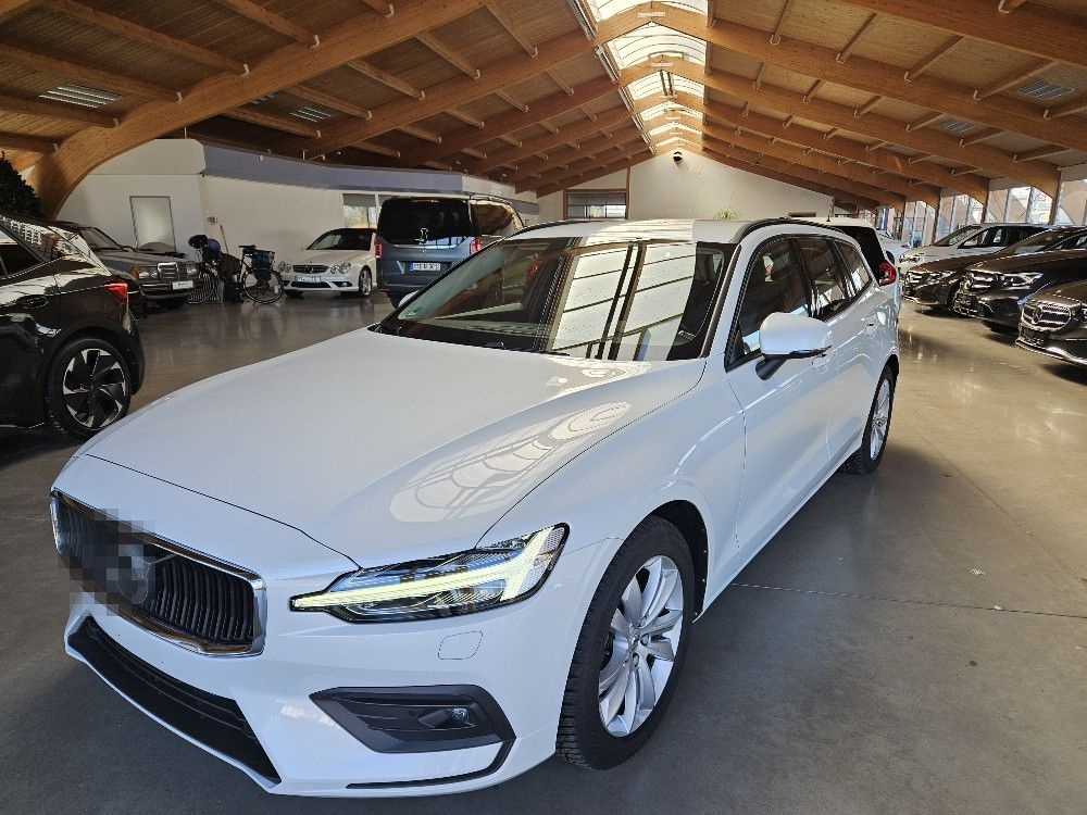 Volvo V60 D3 Momentum AT-G8+LED+RFK