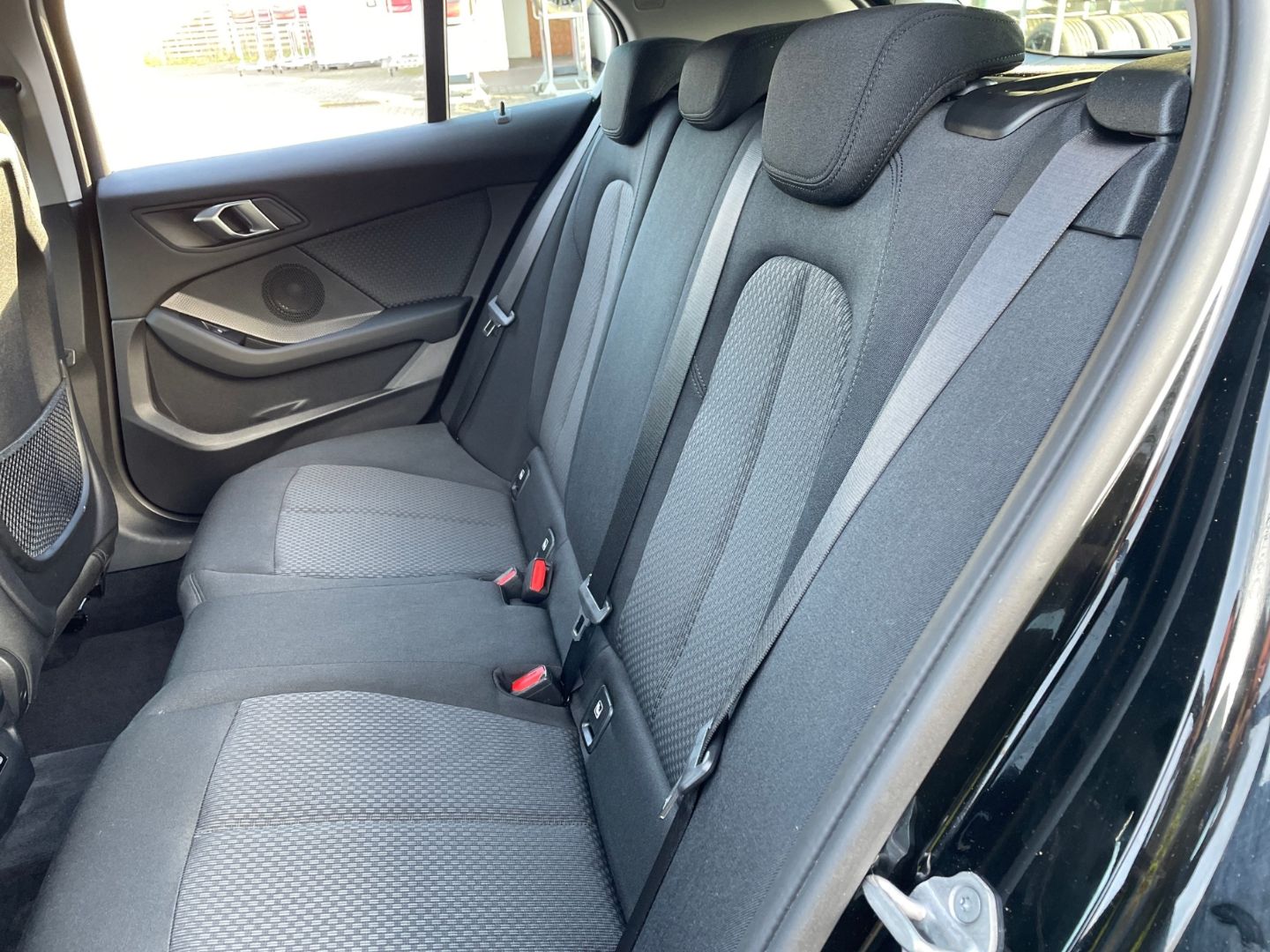 BMW 116 d Advantage Sitzh LKHZ Hifi K-Aut. PDC v+h L foto 9