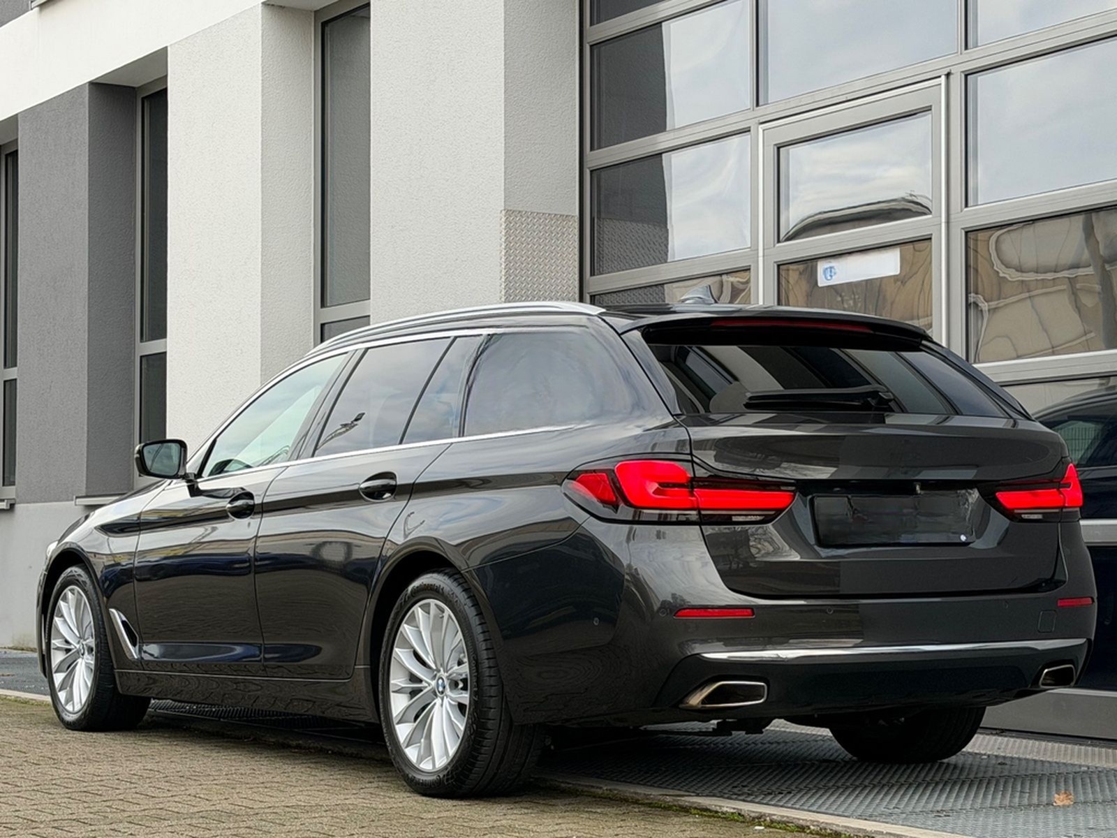 BMW 520d xD LUXURY*PANO*LASER*HARMAN*HUD*KAM*KEY*18' foto 6