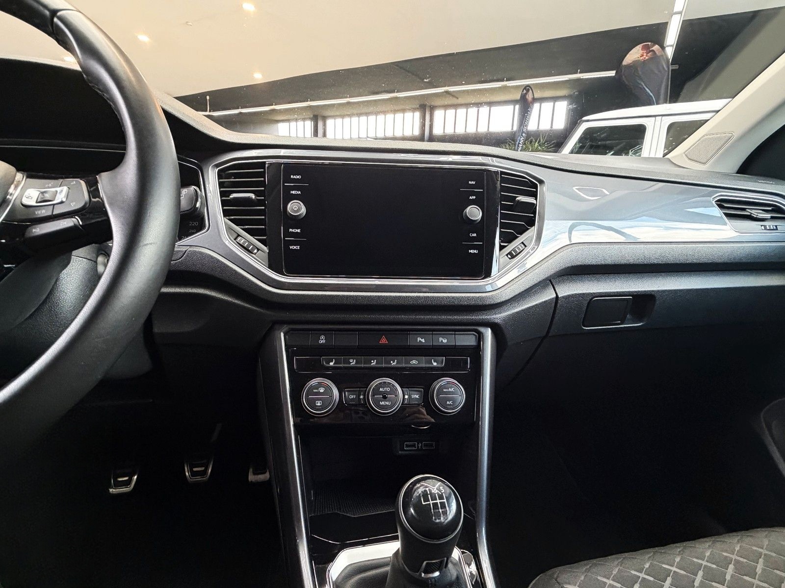 Volkswagen T-Roc 2.0 TDI SCR +LED+Business P.+Navi+AHK foto 20