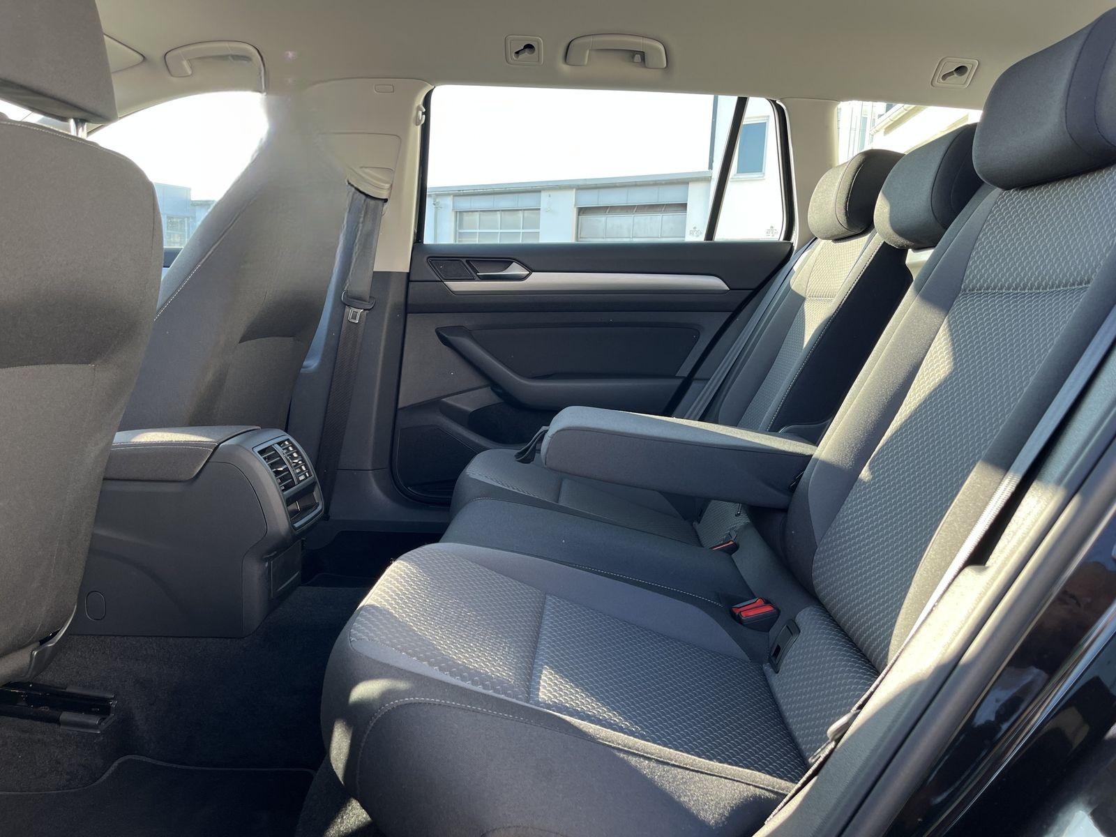 Volkswagen Passat Variant 2.0 TDI Conceptline 124€ m. 20% A foto 15