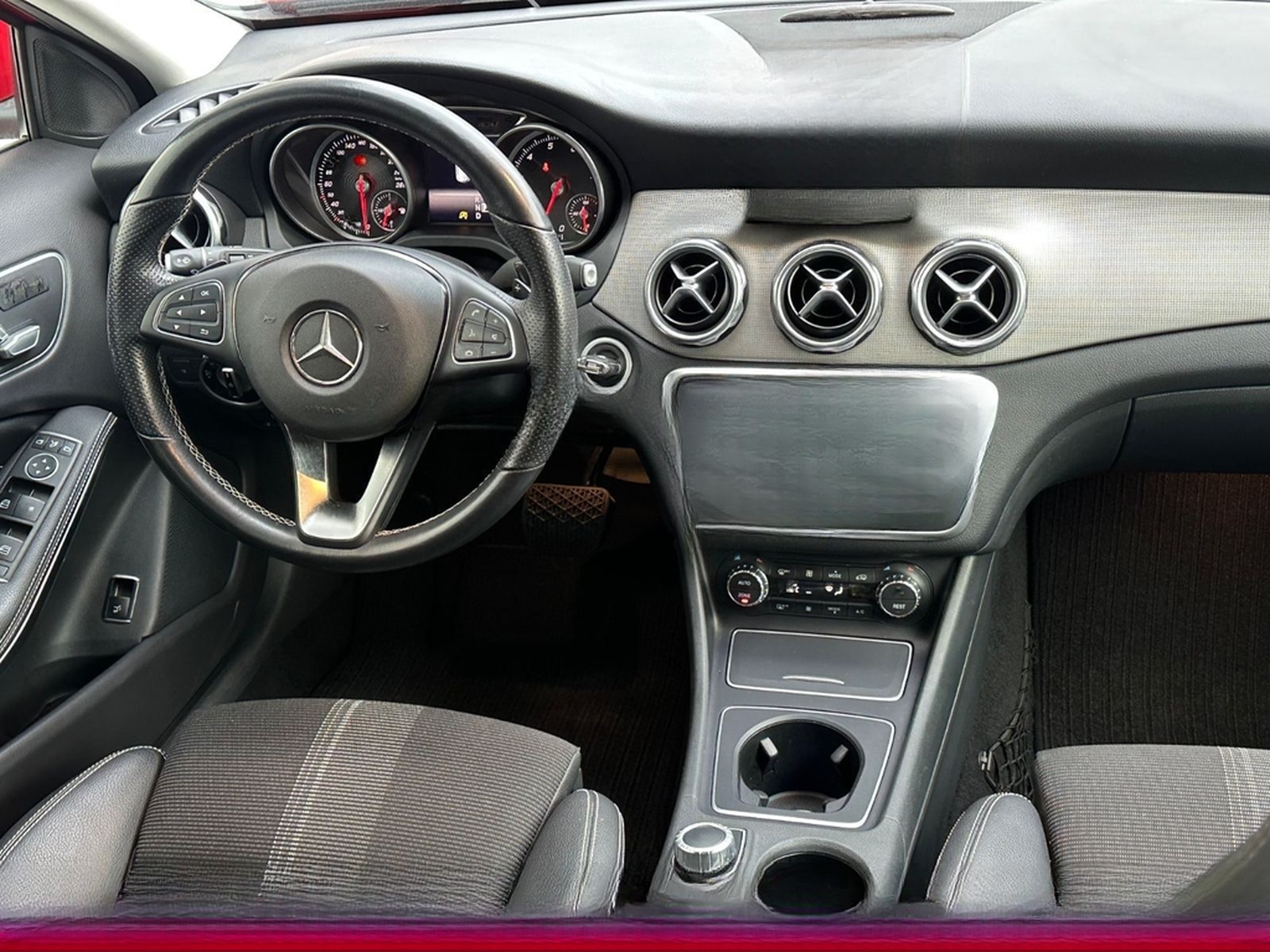 Mercedes-Benz GLA 220 4Matic Urban STANDHEIZUNG 82000 KM foto 3