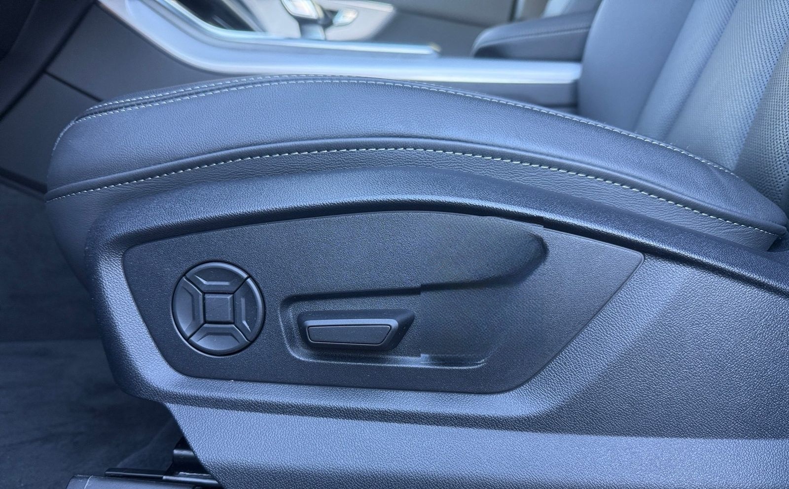 Audi Q8 s line HUD*PANO*AHK*MATRIX*LEDER*RFK*5J GAR foto 7