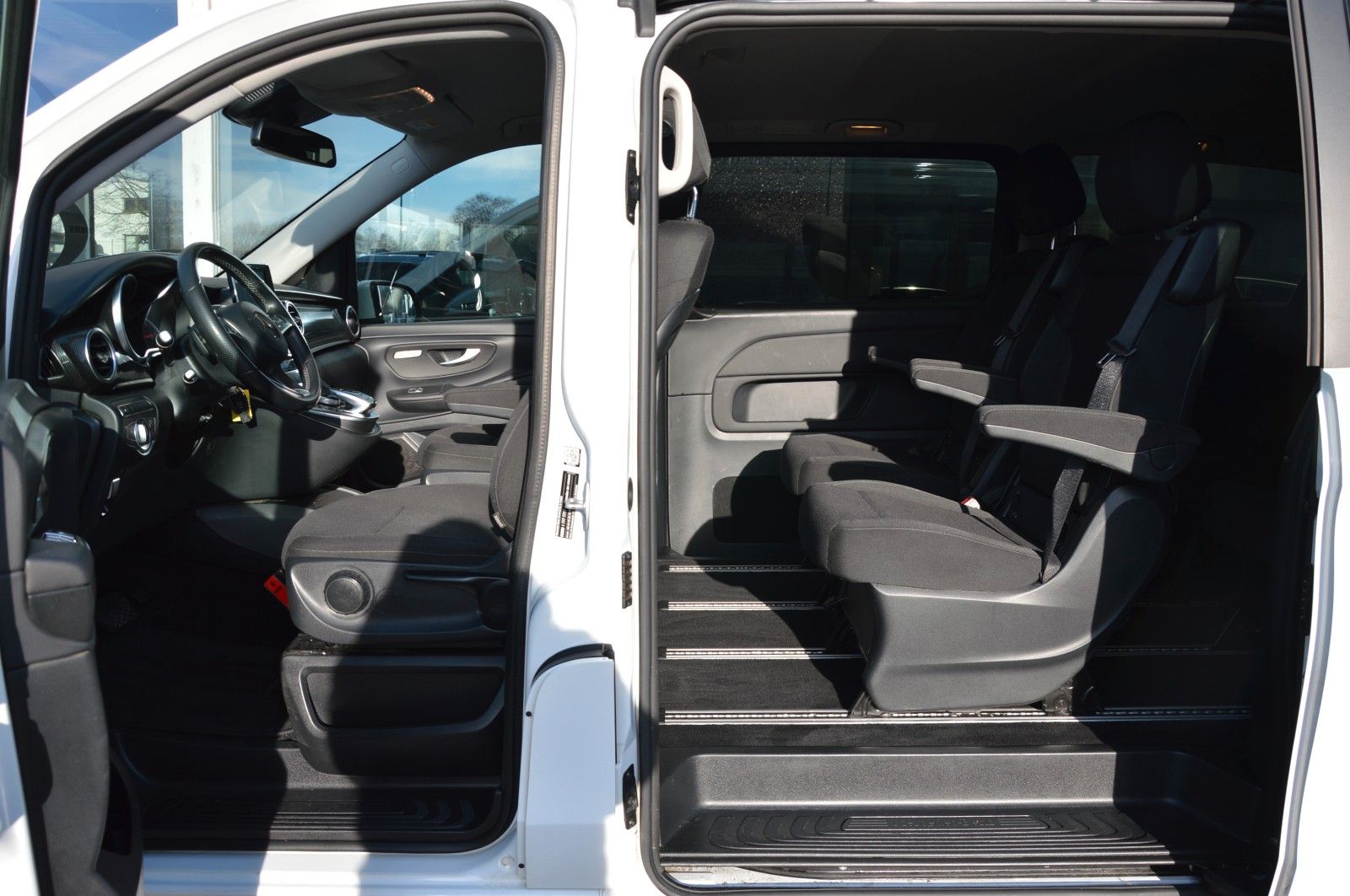 Mercedes-Benz V 220d EDITION LANG*AUTOMATIK*7-SITZE*DISTR*AHK* foto 4