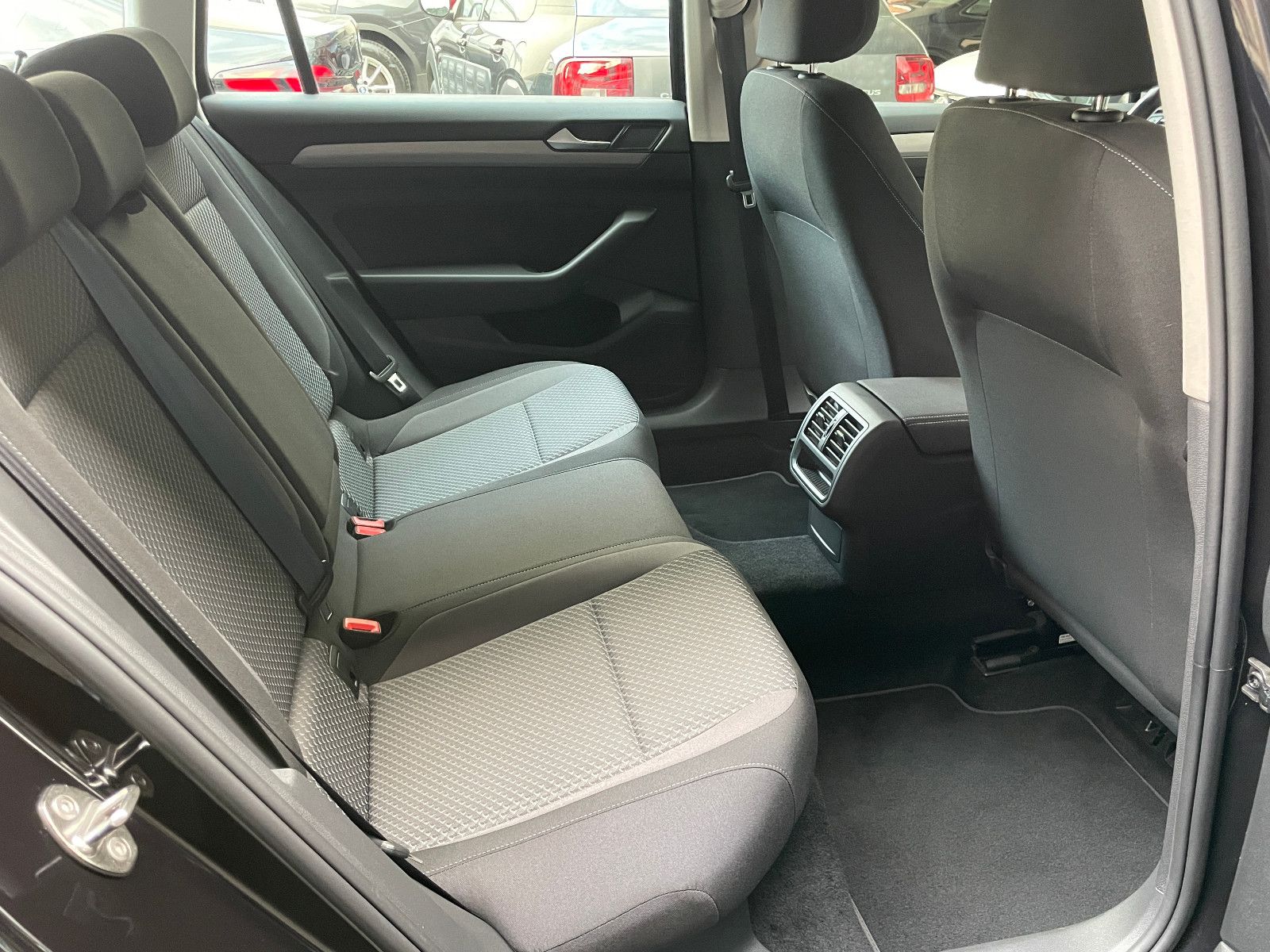 Volkswagen Passat 2.0 TDI DSG Variant*Navi*LED*ACC*KAMERA* foto 17