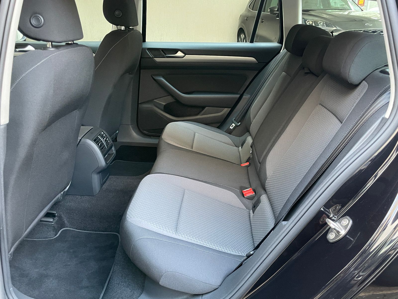 Volkswagen Passat 2.0 TDI DSG Variant*Navi*LED*ACC*KAMERA* foto 23