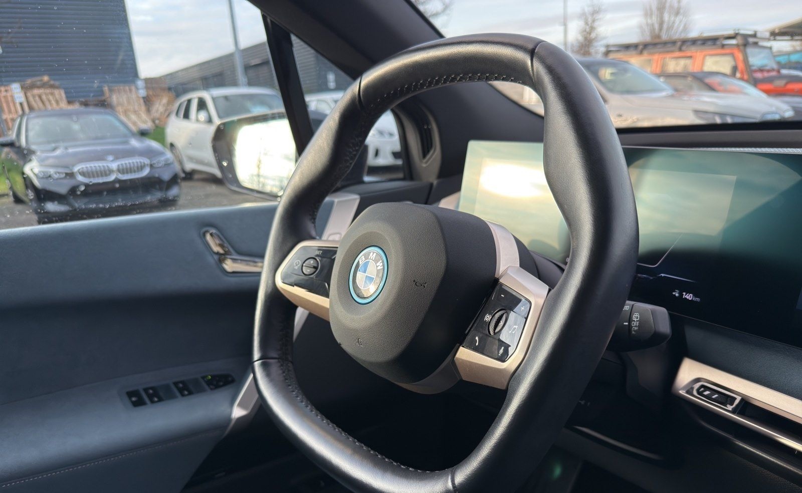 BMW iX xDrive50 Sportpaket/SkyLounge/B&W/AHK/Driving foto 22
