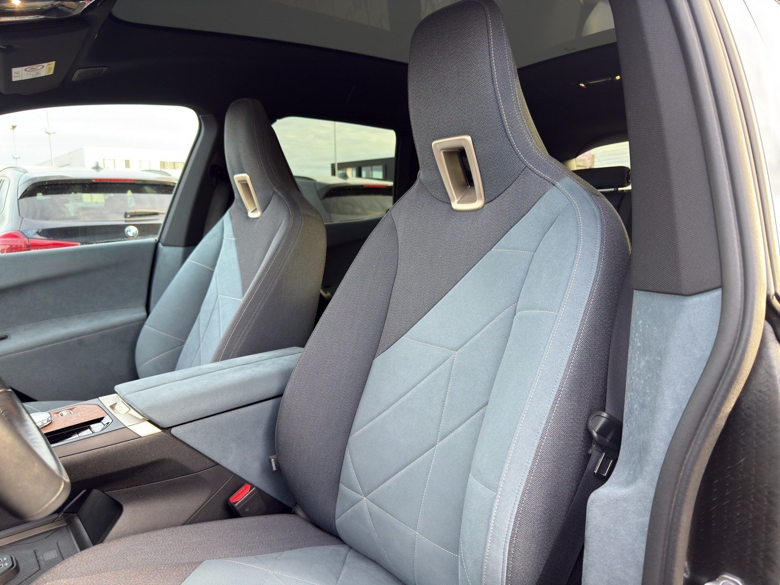 BMW iX xDrive50 Sportpaket/SkyLounge/B&W/AHK/Driving foto 23