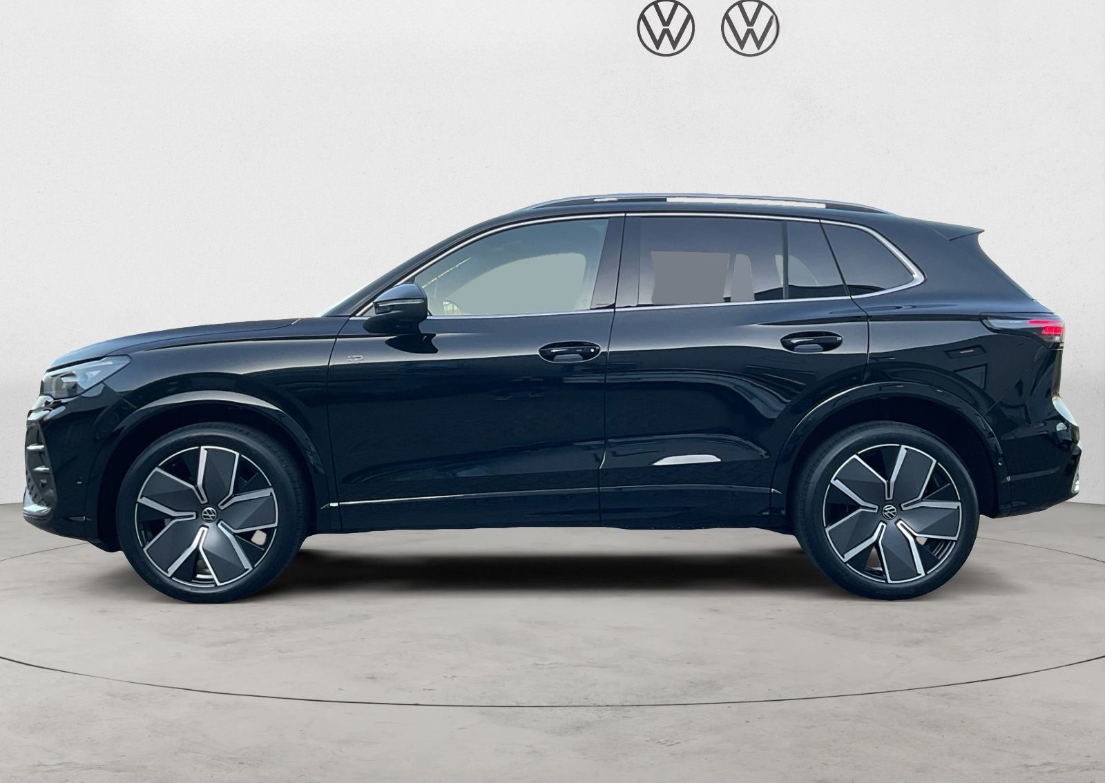 Volkswagen Tiguan R-Line 2.0 TSI DSG 4MOTION AHK 360° Pano foto 2