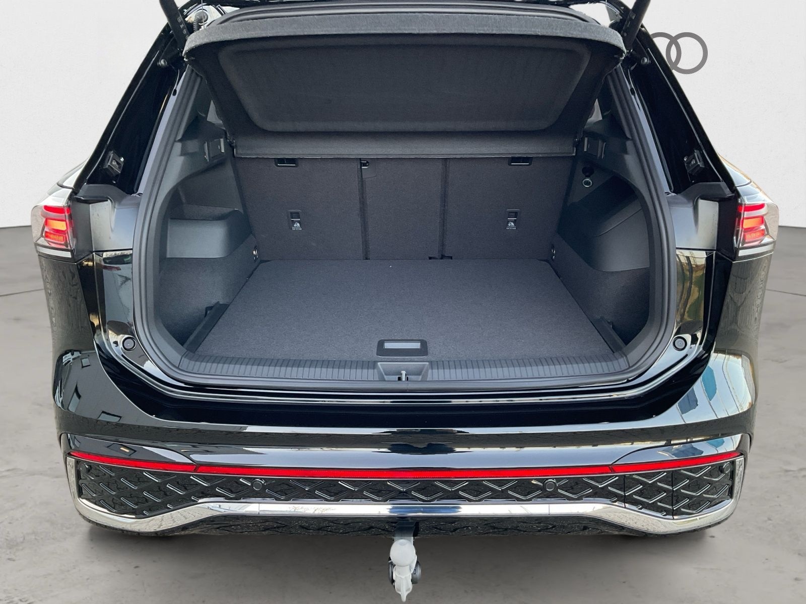 Volkswagen Tiguan R-Line 2.0 TSI DSG 4MOTION AHK 360° Pano foto 16