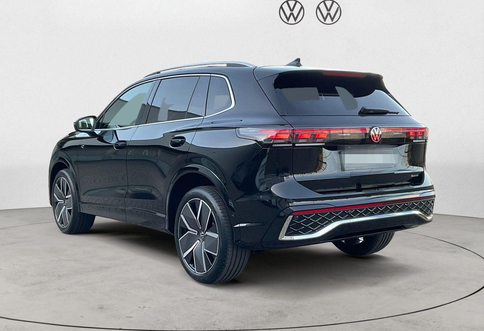 Volkswagen Tiguan R-Line 2.0 TSI DSG 4MOTION AHK 360° Pano foto 3