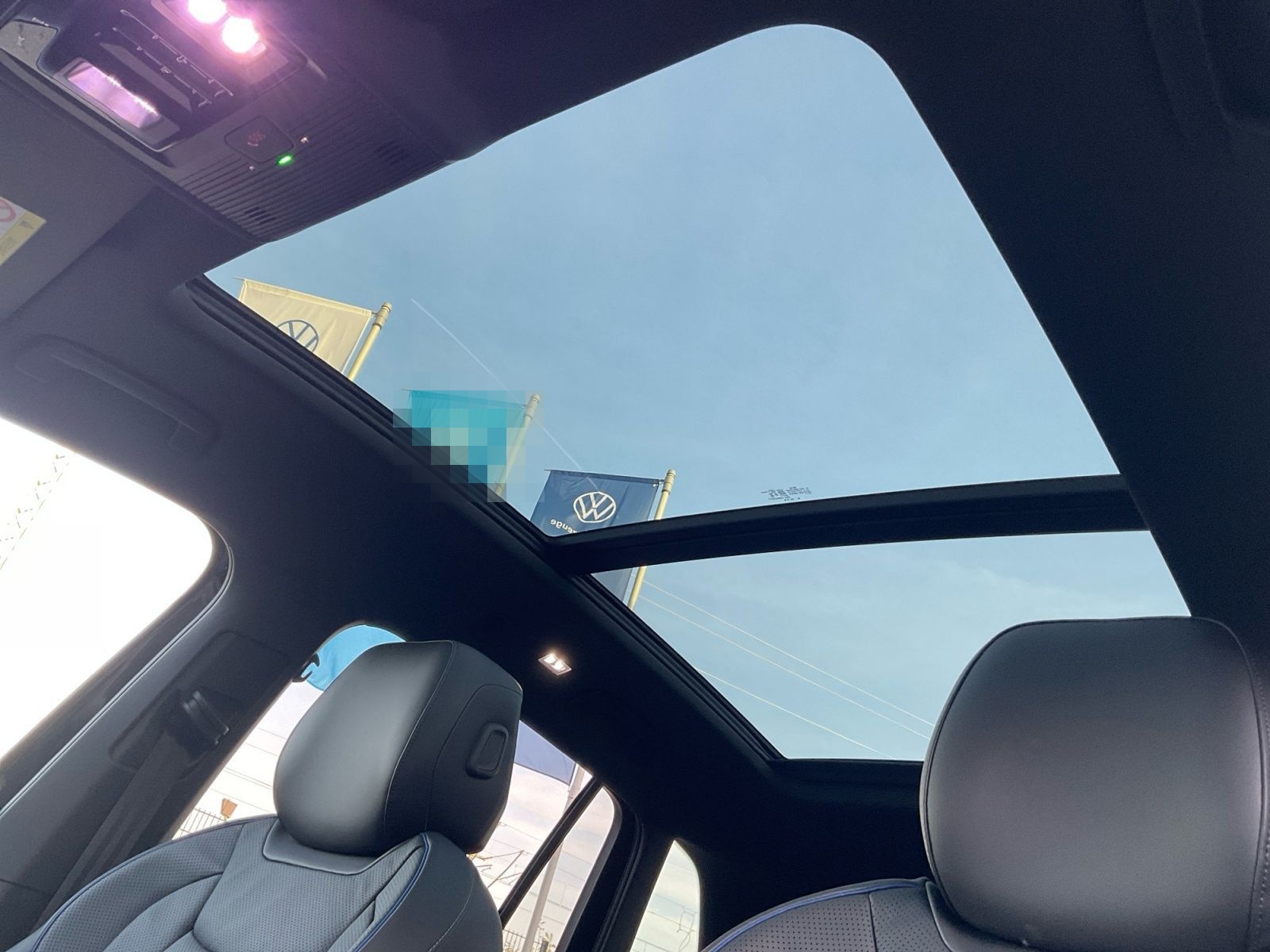 Volkswagen Tiguan R-Line 2.0 TSI DSG 4MOTION AHK 360° Pano foto 22