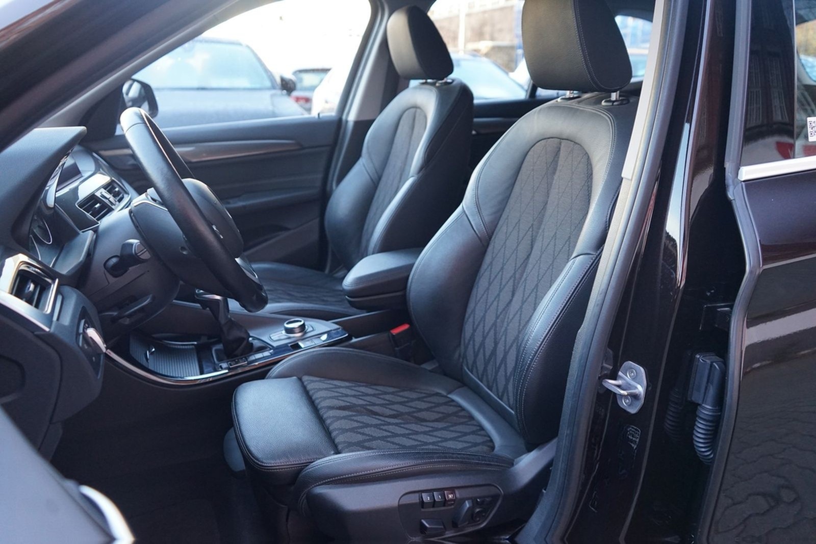 BMW X1 xDrive 20i Aut. LED Navi Tempomat Sitzheizung foto 11