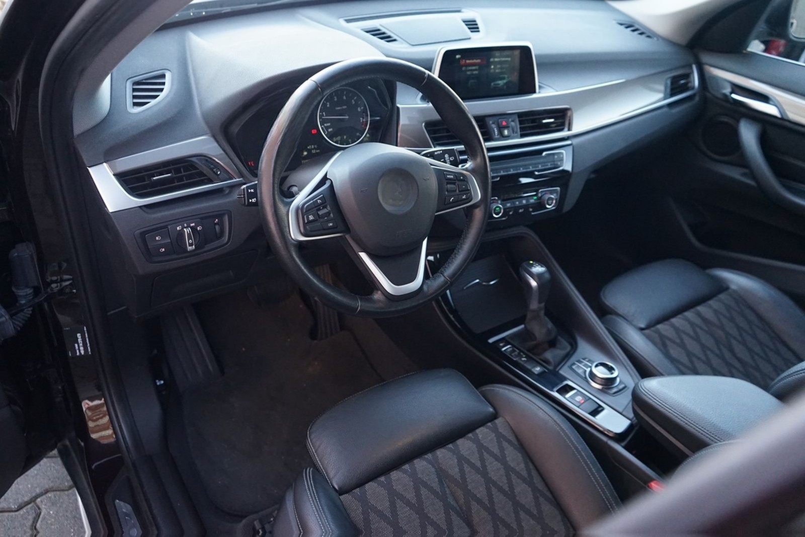 BMW X1 xDrive 20i Aut. LED Navi Tempomat Sitzheizung foto 14