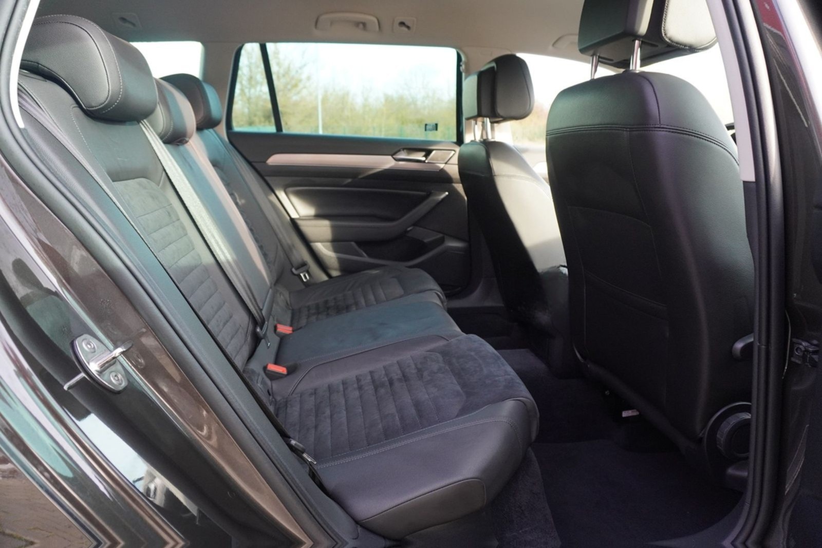 Volkswagen Passat Variant 1.4 TSI Highline LED Navi ACC 360 foto 27