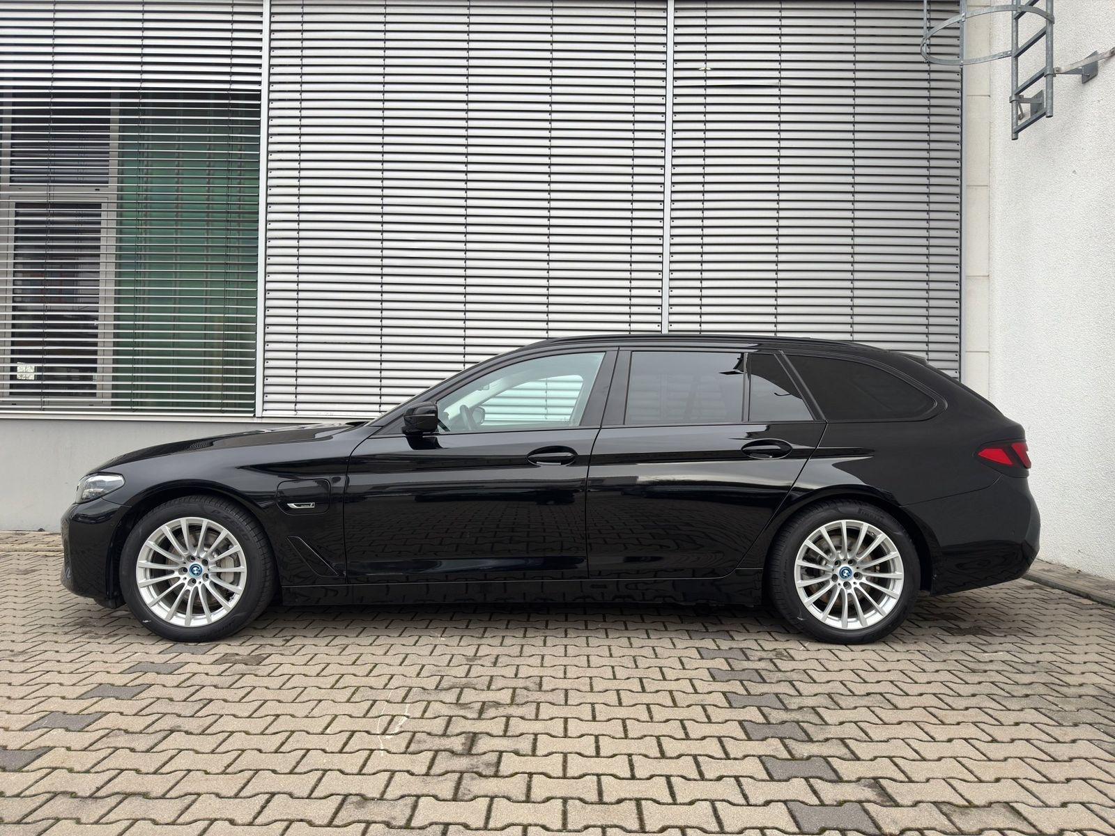 BMW 530e xDrive Tour. LED Navi HUD ParkAs BusinesPak foto 16