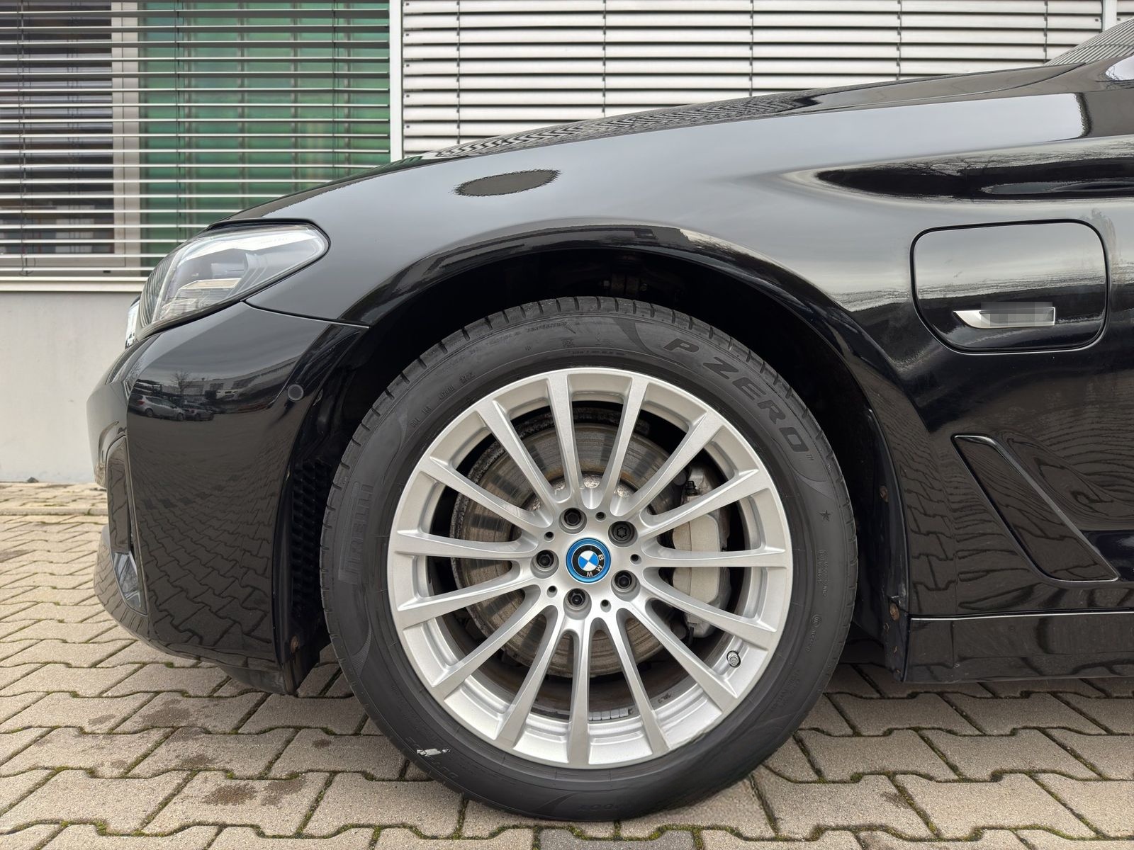 BMW 530e xDrive Tour. LED Navi HUD ParkAs BusinesPak foto 3