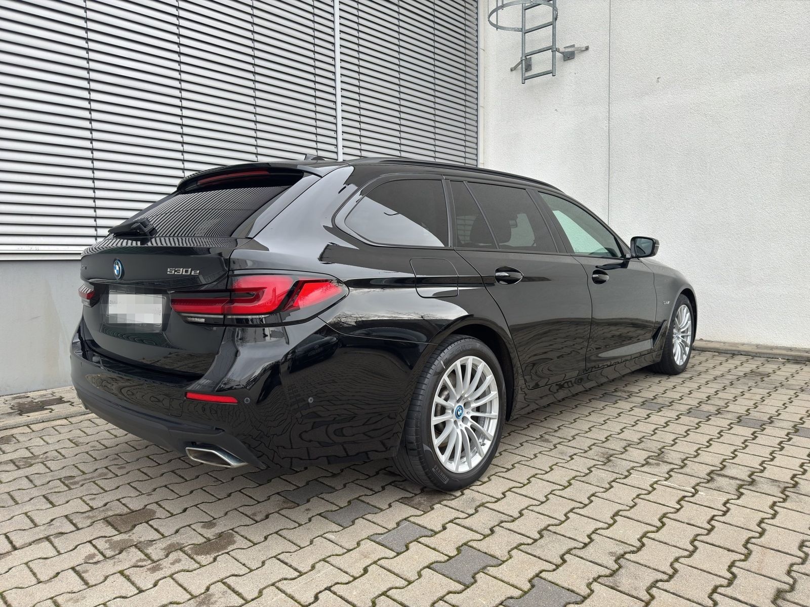 BMW 530e xDrive Tour. LED Navi HUD ParkAs BusinesPak foto 6