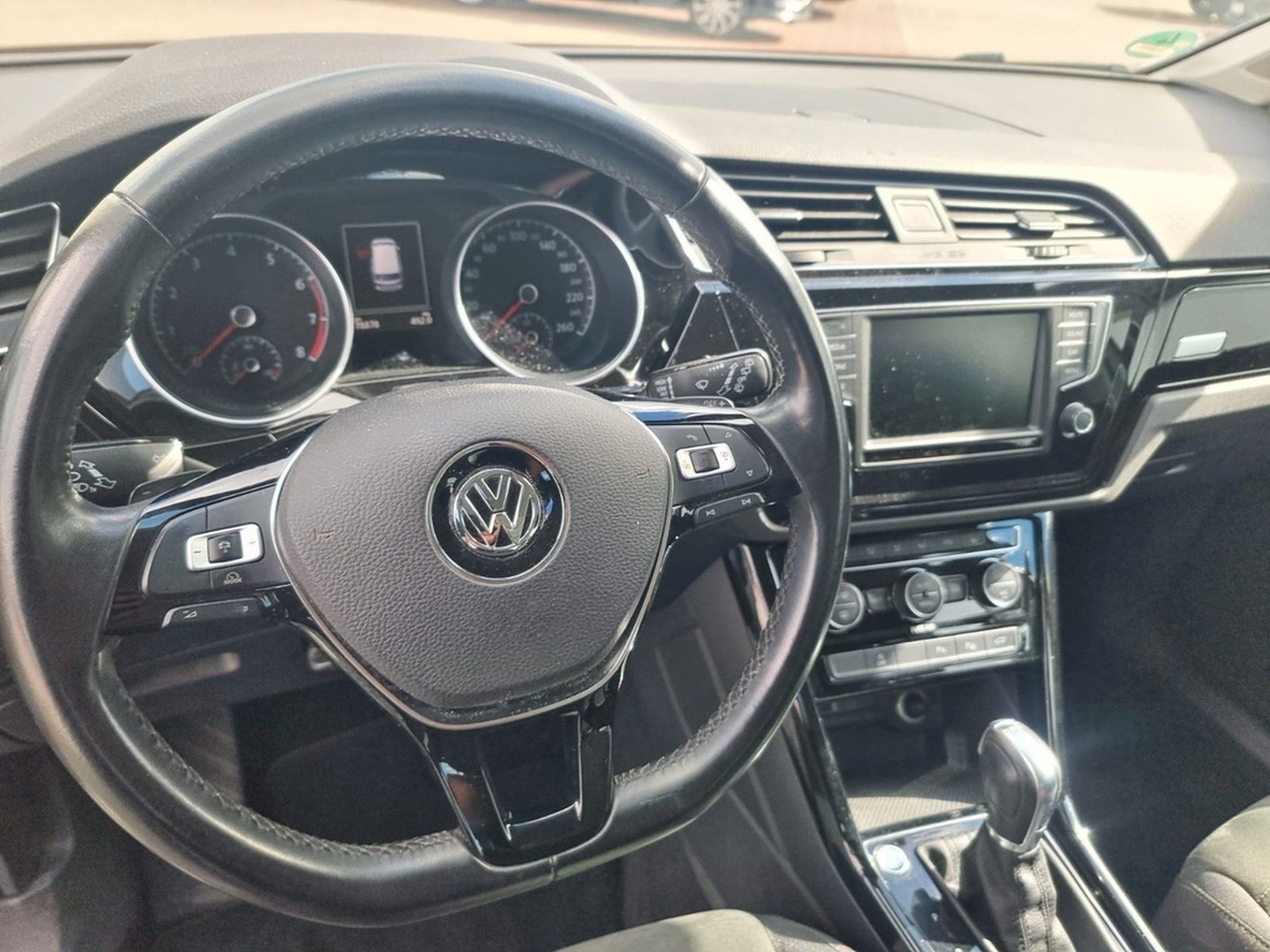 Volkswagen Touran Highline 1.4 DSG LED AHK NAVI ACC foto 11