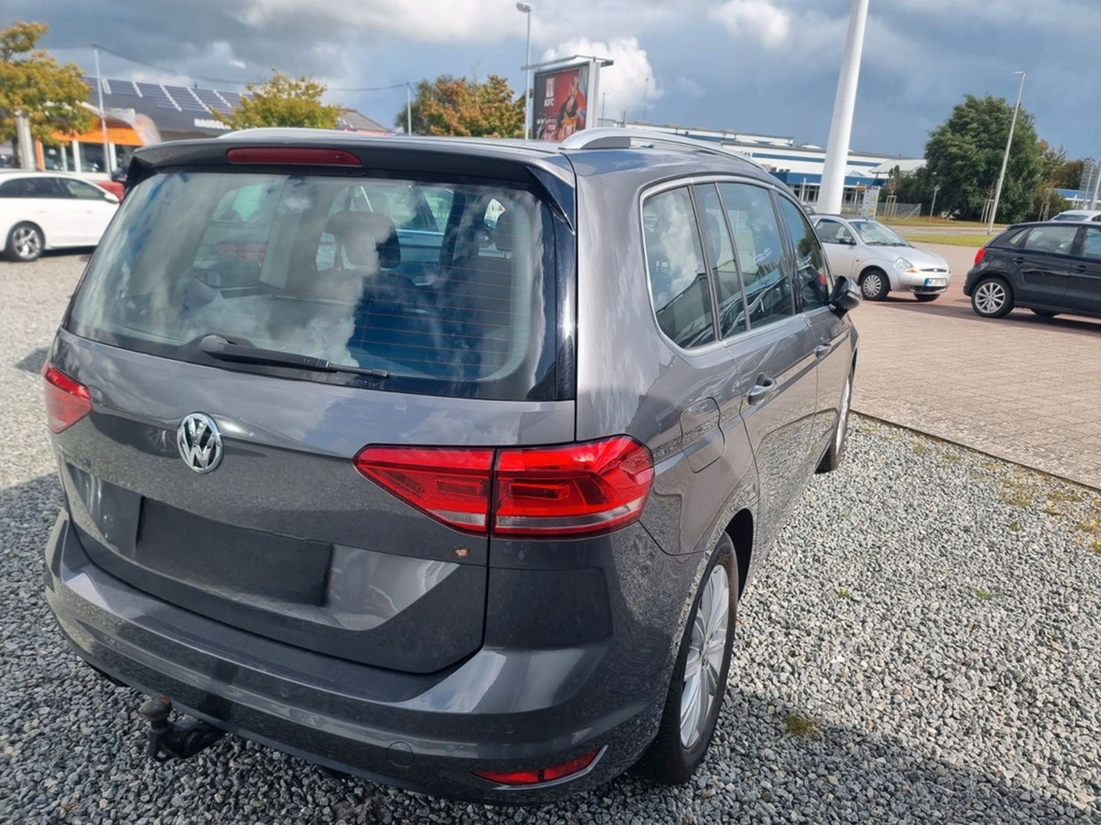 Volkswagen Touran Highline 1.4 DSG LED AHK NAVI ACC foto 4