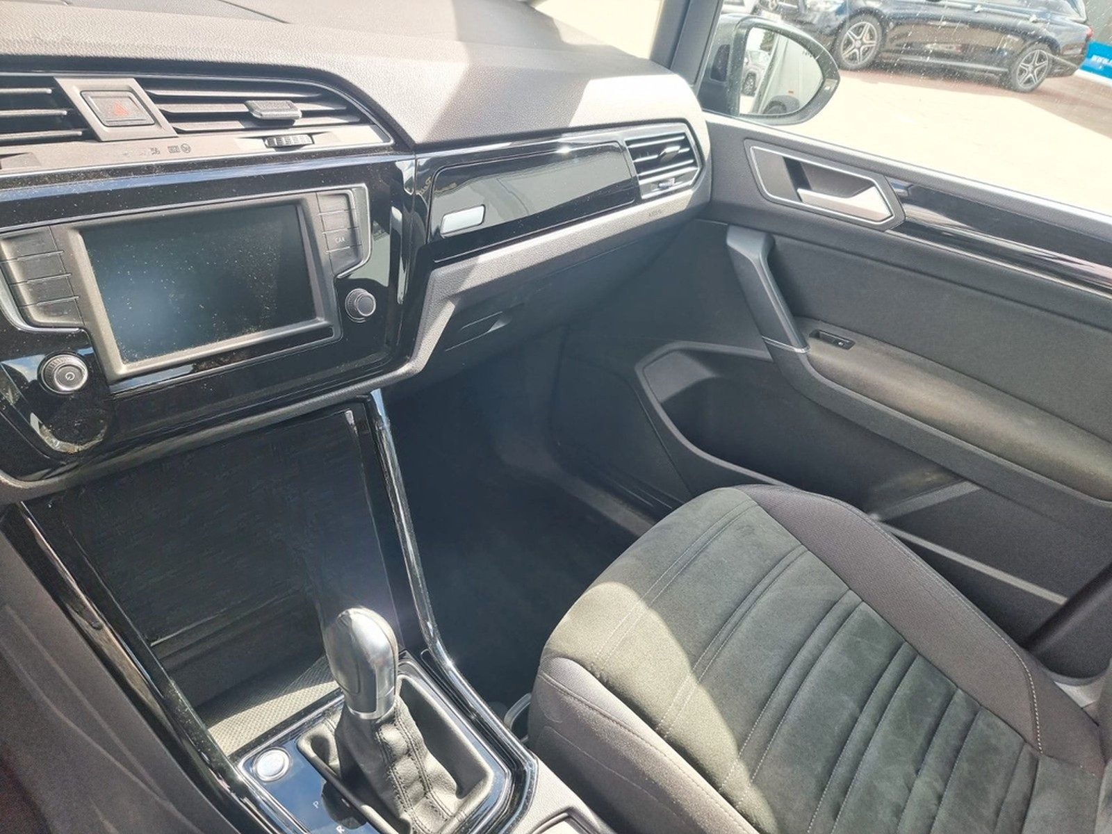 Volkswagen Touran Highline 1.4 DSG LED AHK NAVI ACC foto 9