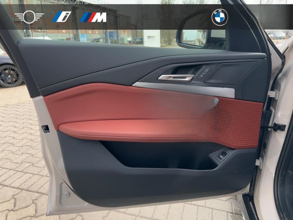 BMW X1 sDrive20i Park-Assistent LED Lenkradhzg Komfo foto 15