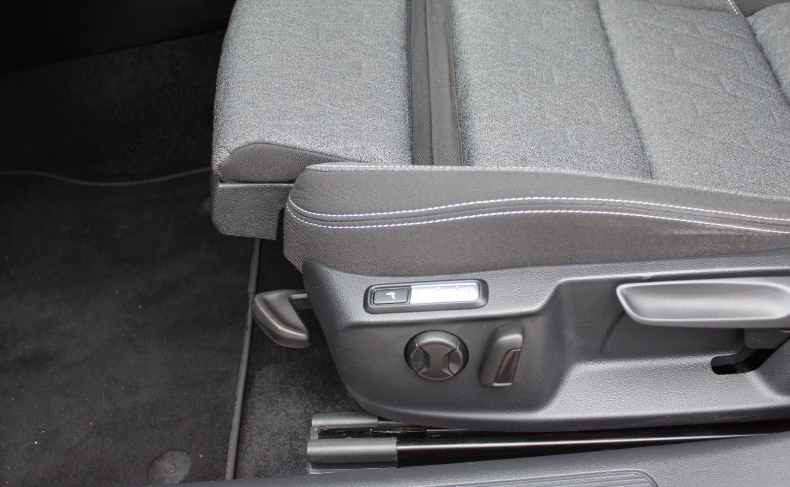 Volkswagen Passat Var./Business/Navi/LED/SHZ//59% unter UPE foto 25