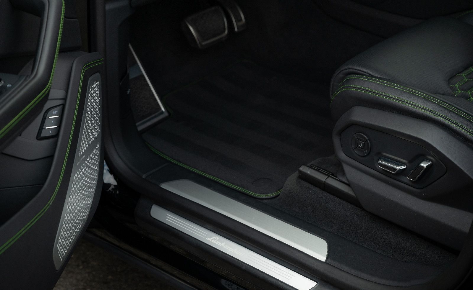 Lamborghini Urus B&O 23" PANO MASSAGE AHK 360° STERNEHIMMEL foto 13