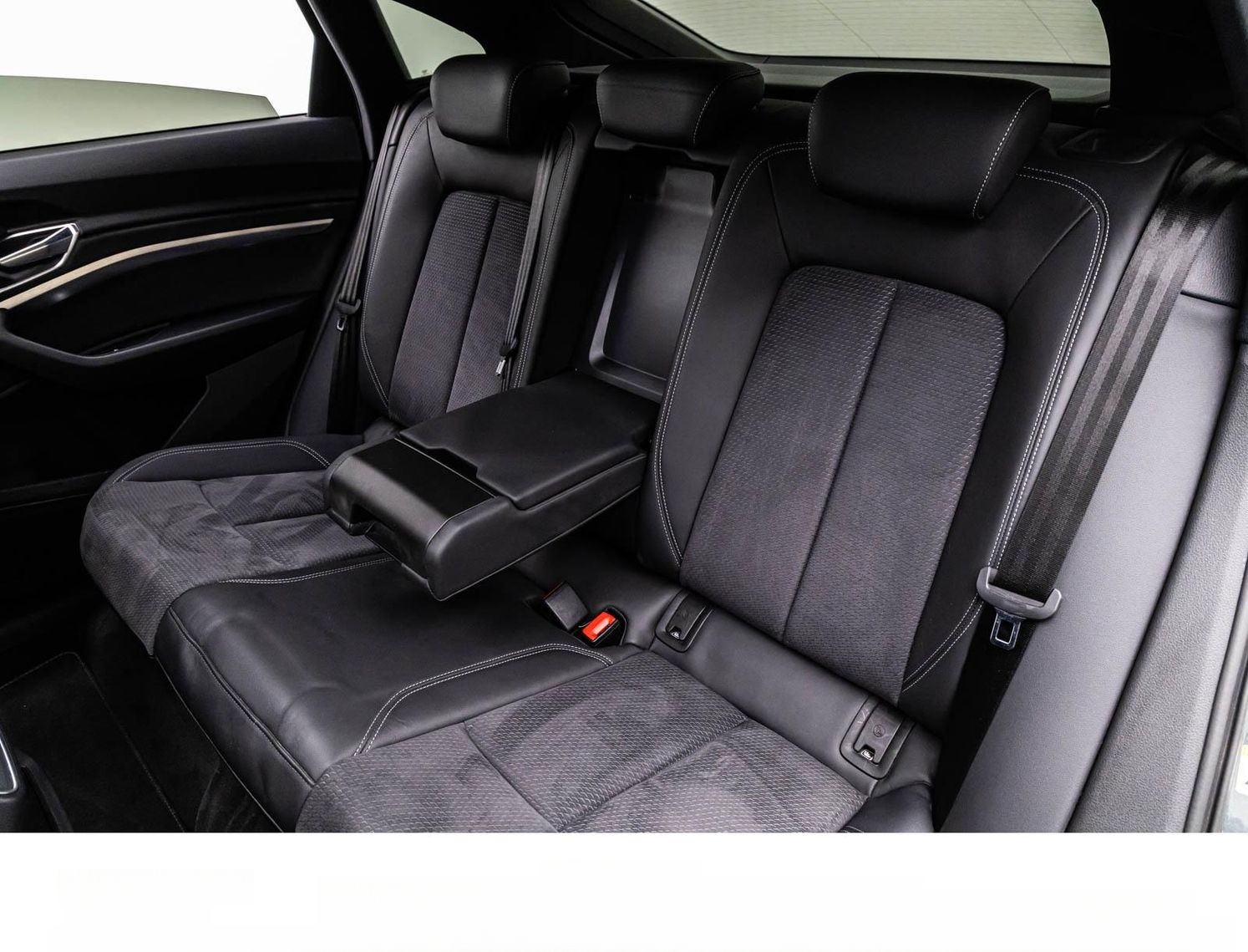 Audi E-TRON SPORTBACK 55 2x S LINE BLACK 21Z/PANO/HuD foto 18