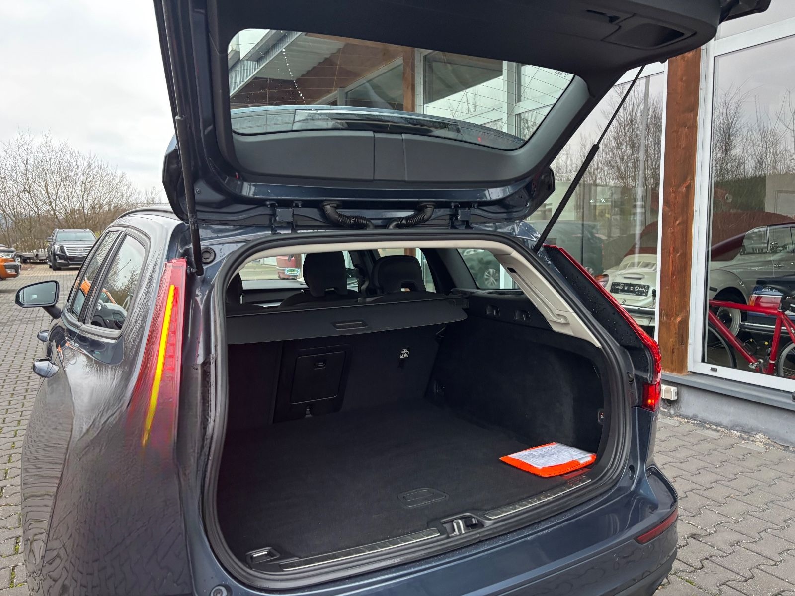 Volvo V60 Kombi Momentum Core R-Cam AHK foto 18