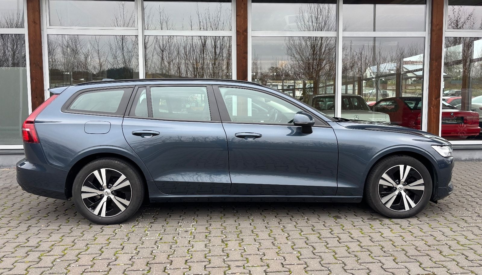 Volvo V60 Kombi Momentum Core R-Cam AHK foto 6