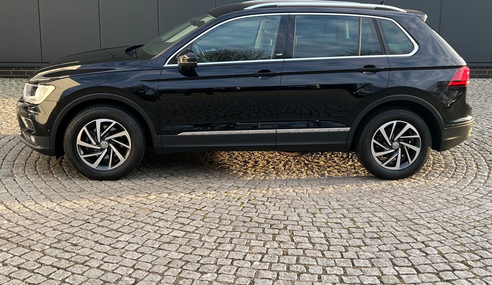 Volkswagen Tiguan SOUND 1.4 TSI ACT BMT *AHK, Navi, Kamera* foto 3