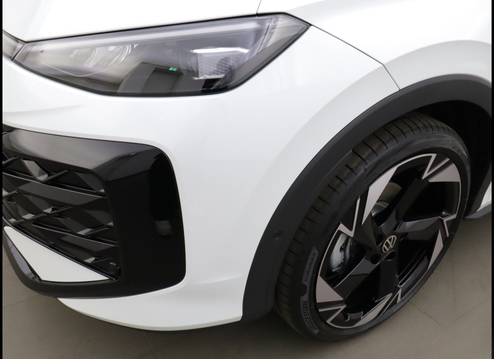 Volkswagen T-ROC R-LINE BLACK STYLE 1.5 ETSI DSG Sportpaket foto 4
