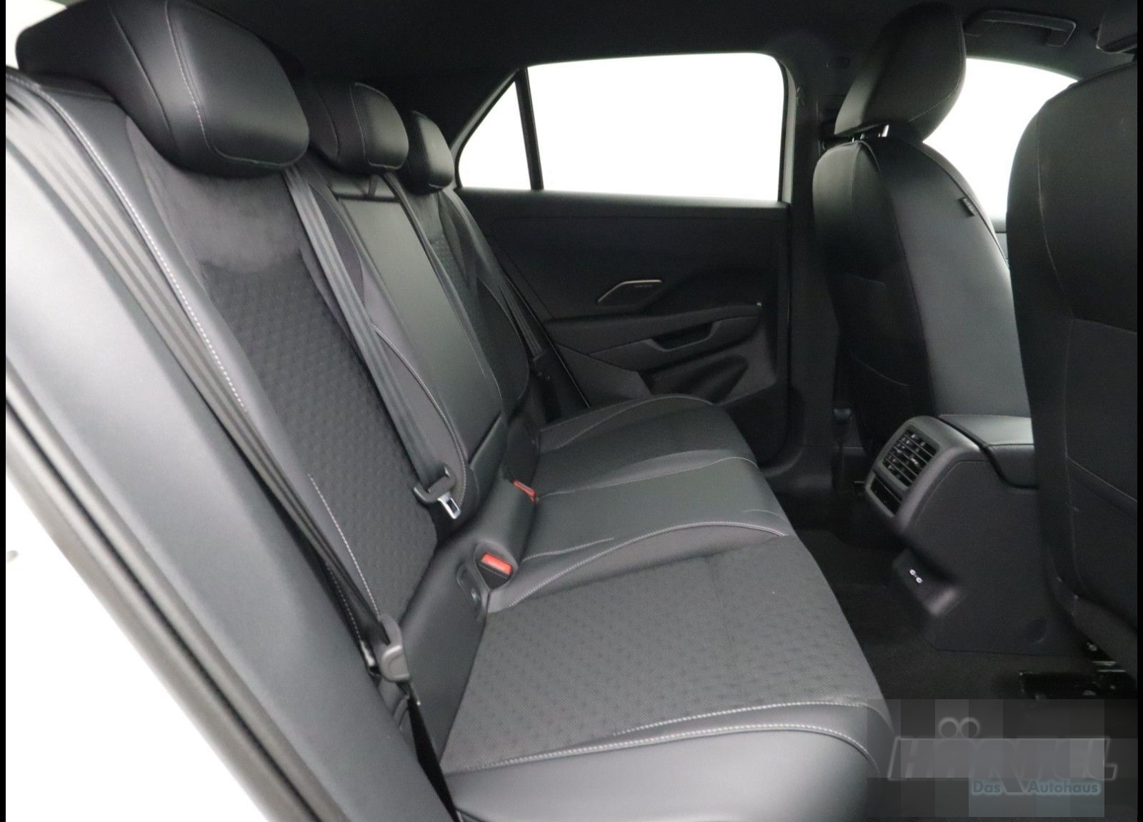 Volkswagen T-ROC R-LINE BLACK STYLE 1.5 ETSI DSG Sportpaket foto 7