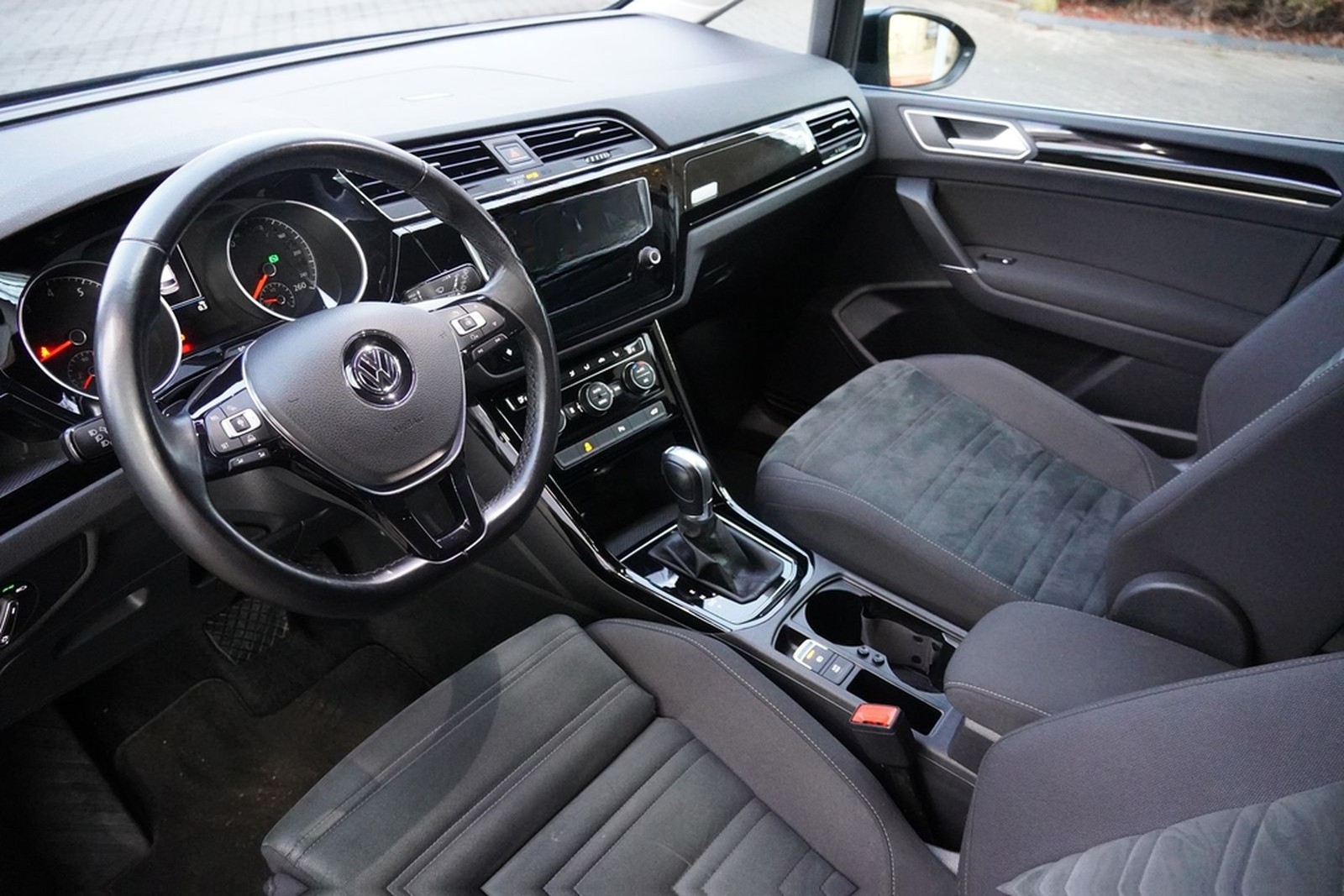 Volkswagen Touran 1.4 TSI DSG Highline LED ACC Standheizung foto 10