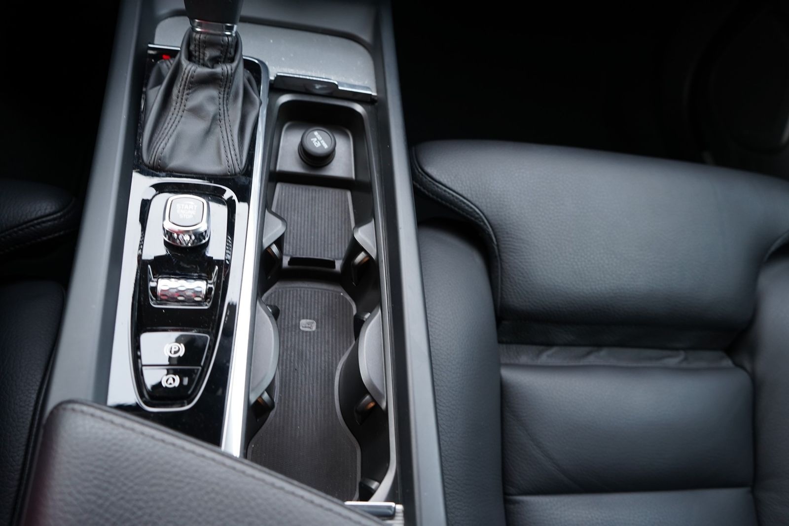 Volvo V60 Kombi 2.0 Inscription LED Navi Tempomat DAB foto 18