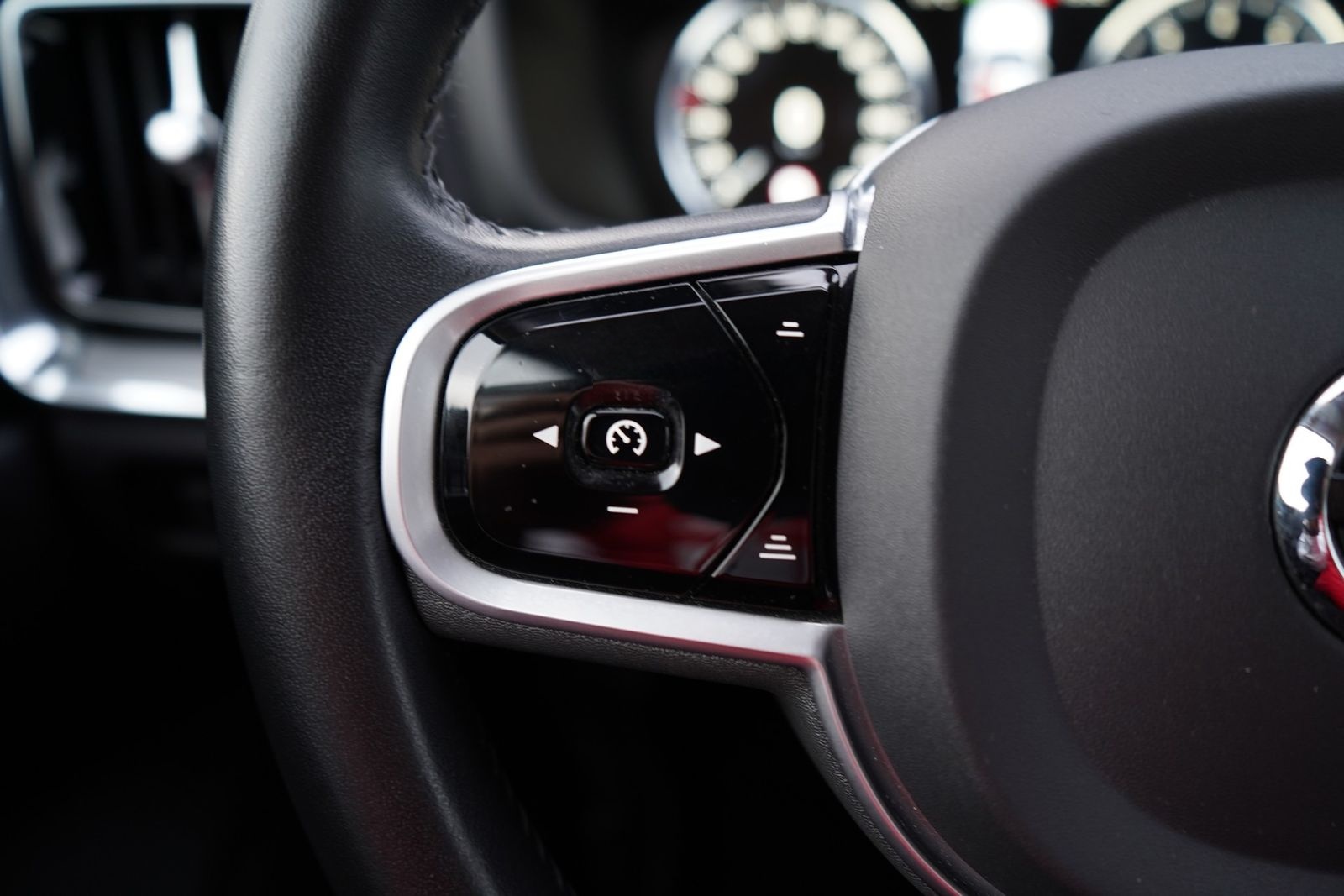 Volvo V60 Kombi 2.0 Inscription LED Navi Tempomat DAB foto 22