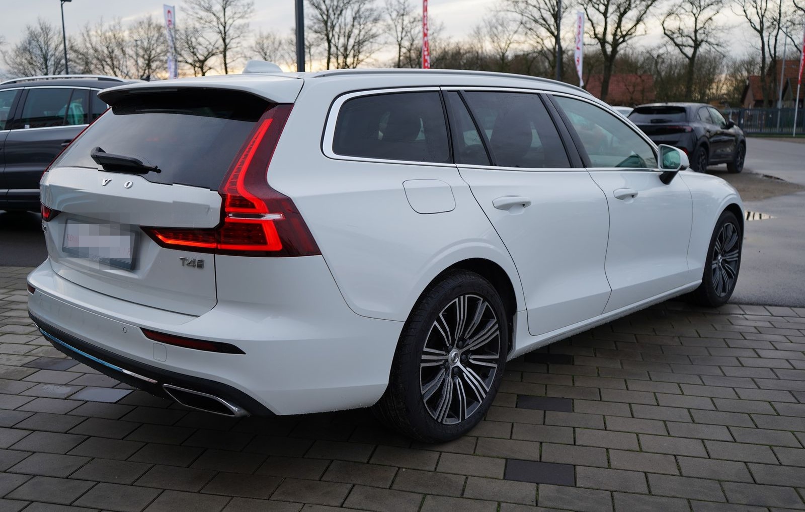 Volvo V60 Kombi 2.0 Inscription LED Navi Tempomat DAB foto 5