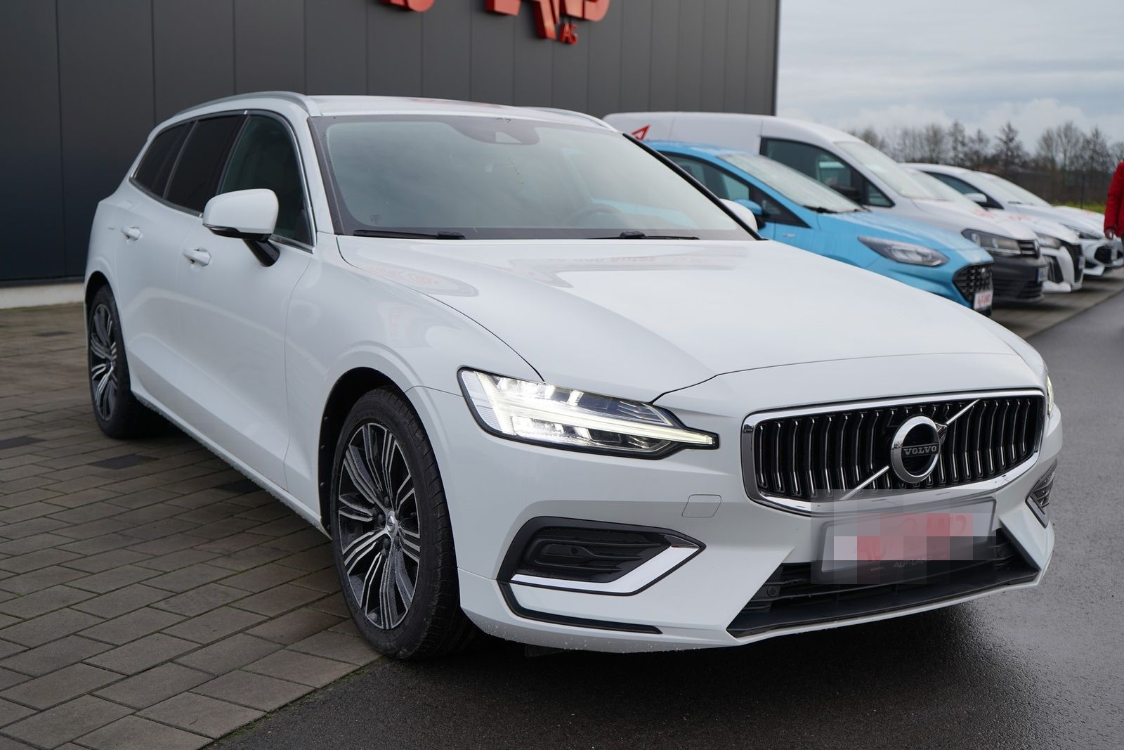 Volvo V60 Kombi 2.0 Inscription LED Navi Tempomat DAB foto 6