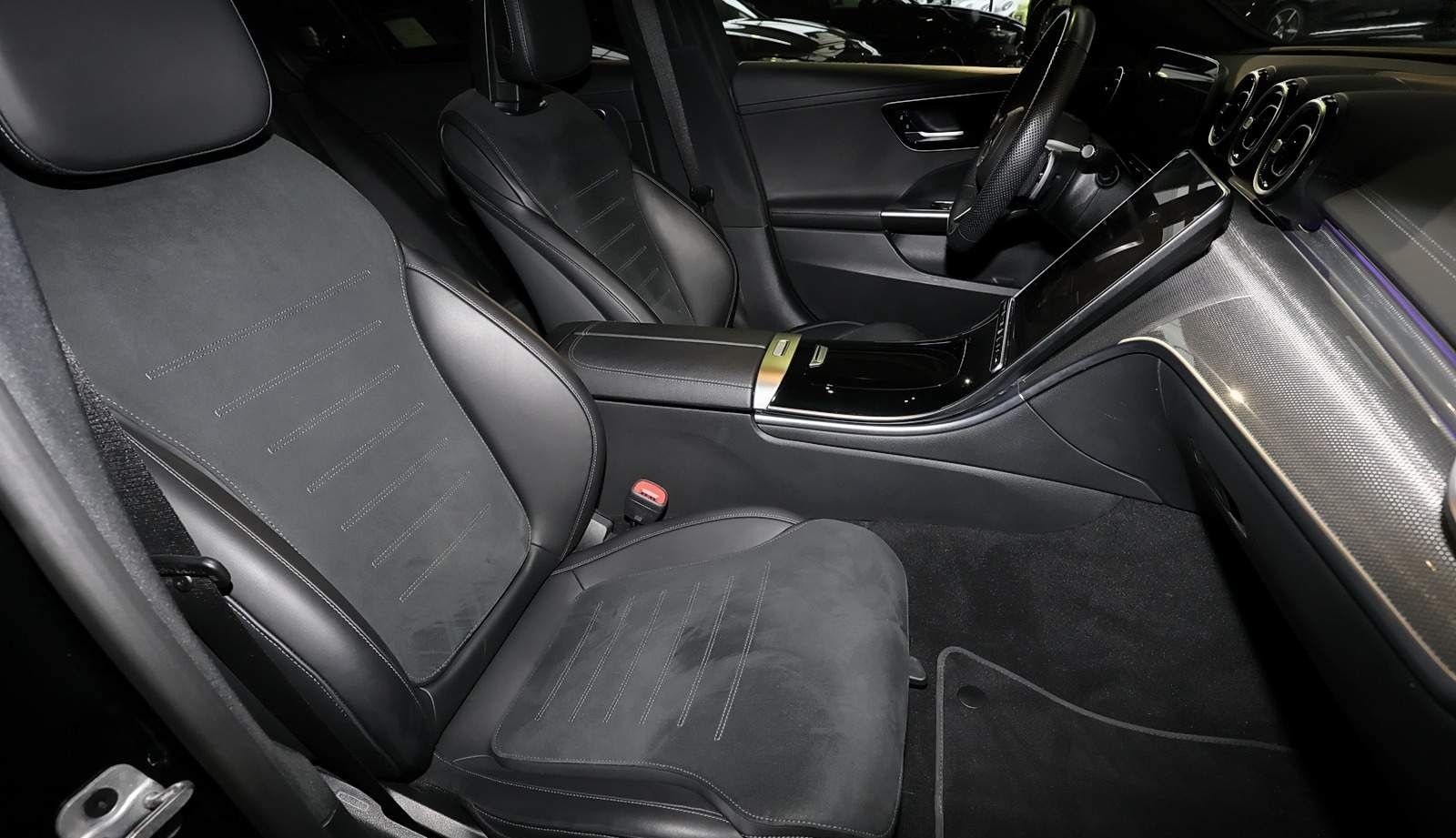 Mercedes-Benz C 300 4M T AMG DISTRO+KAMERA+SPURHALTE+LED+18" foto 4