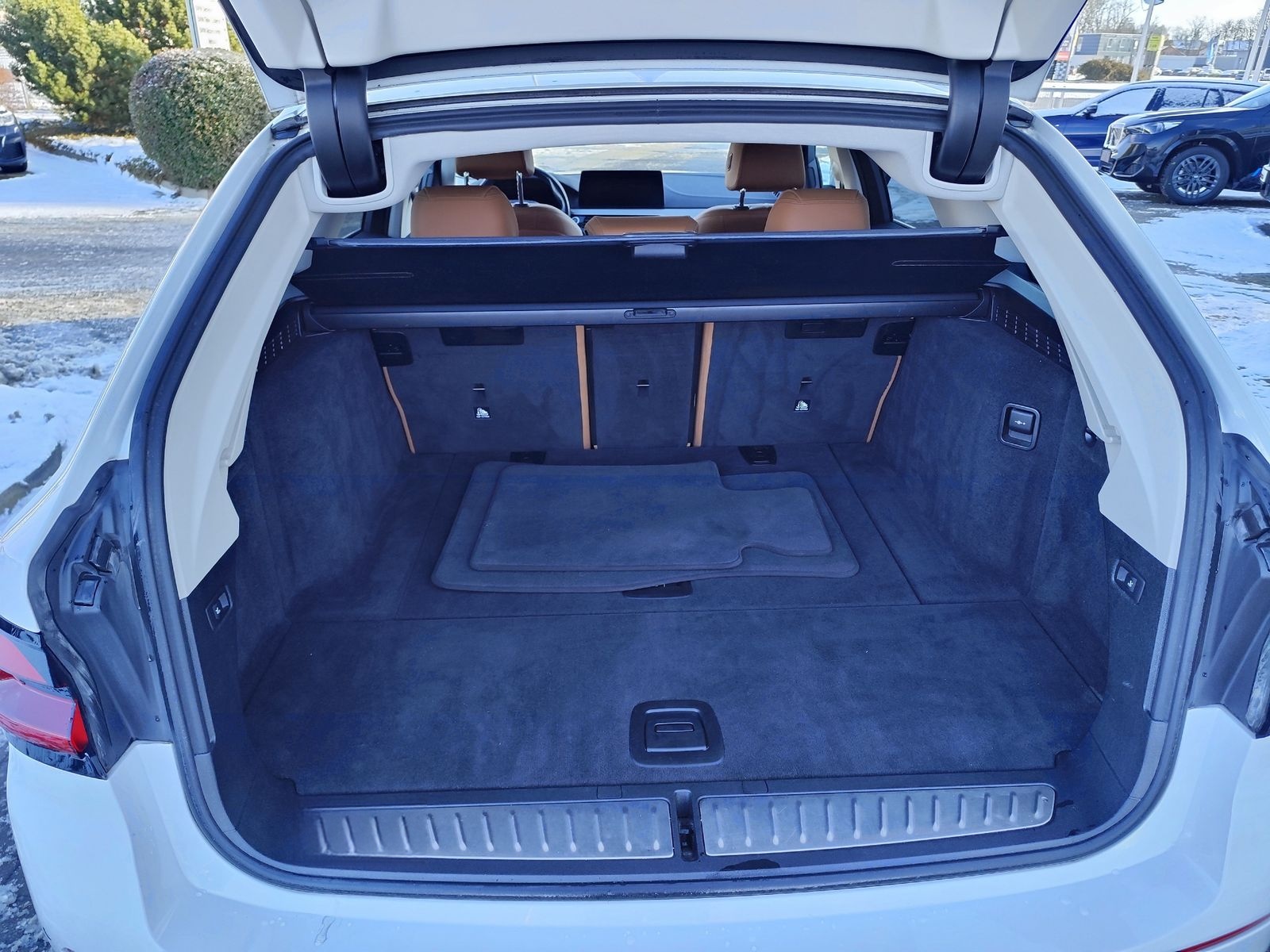 BMW 530d Touring LED LC Prof Kamera LRH SHZ PDC Temp foto 9